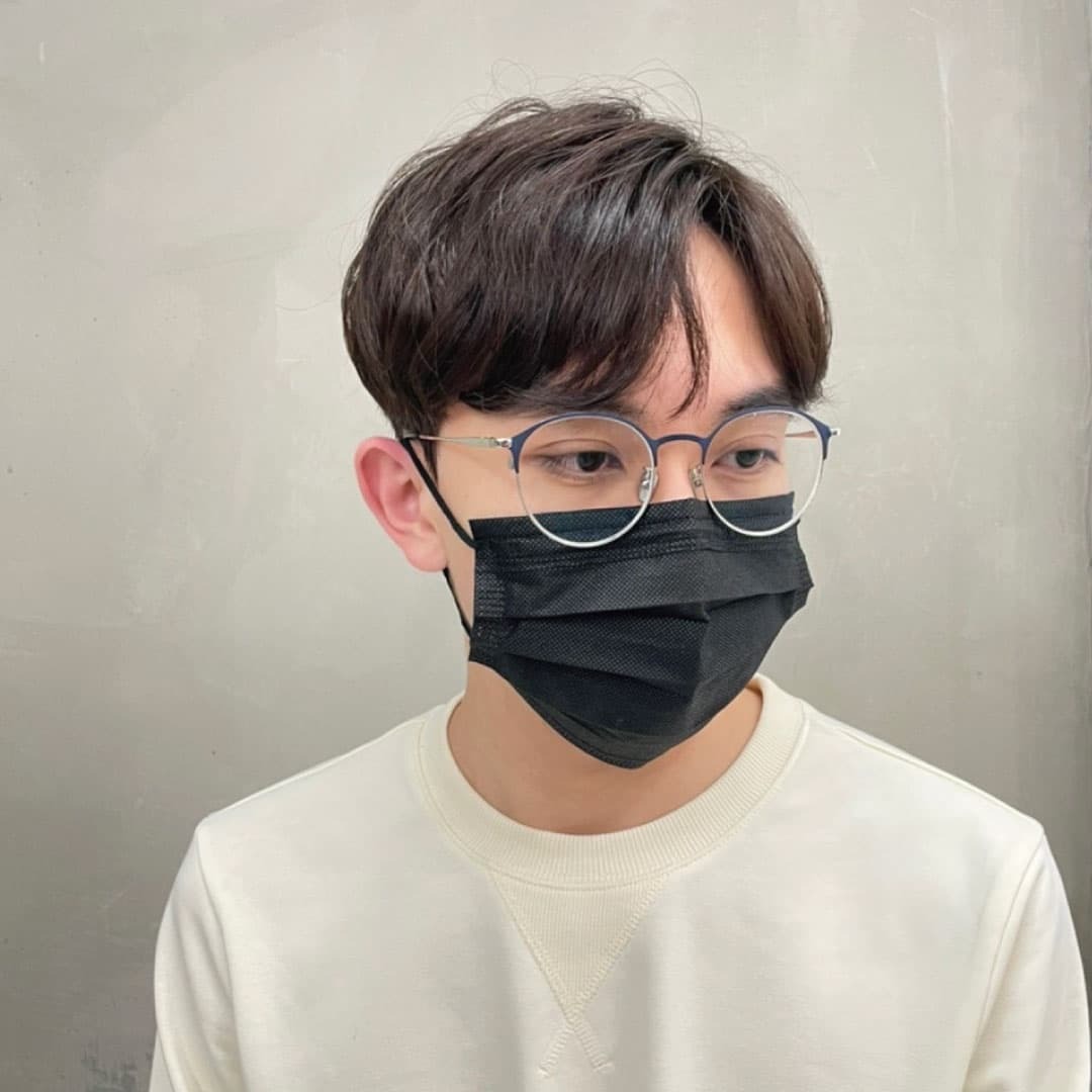 台北髮廊推薦美髮設計師IRIS男生髮型介紹-韓系中分捲髮