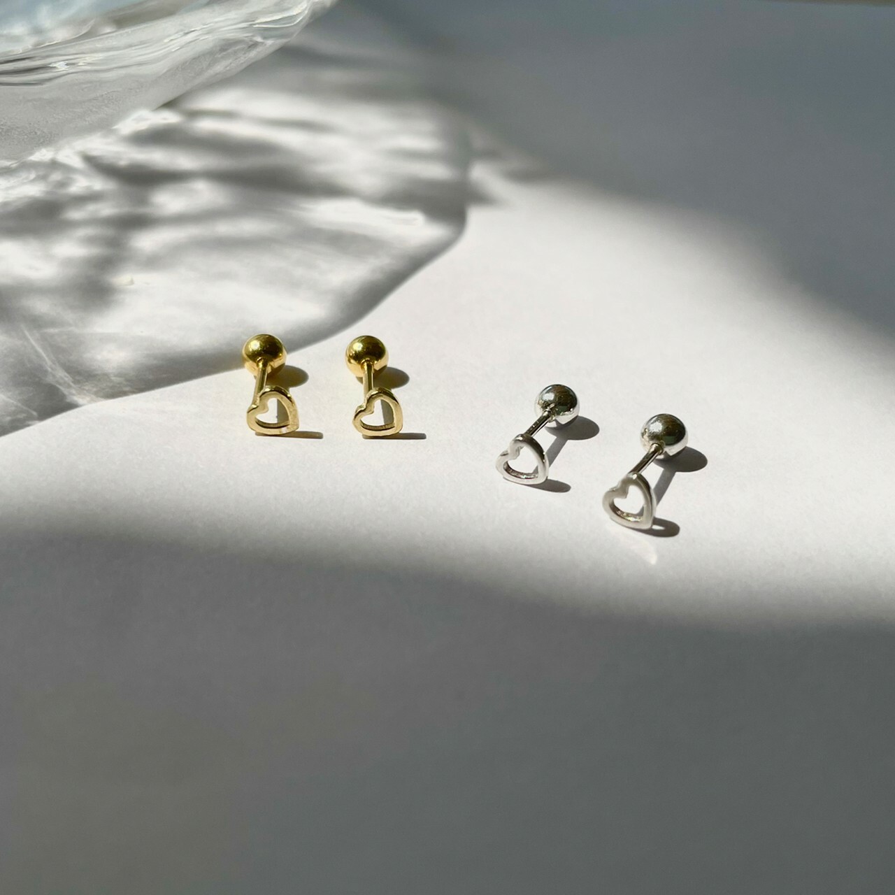 |簡約|鏤空暖心 • 貼耳 • 轉珠耳環 • 純銀耳針 抗敏可碰水 S925