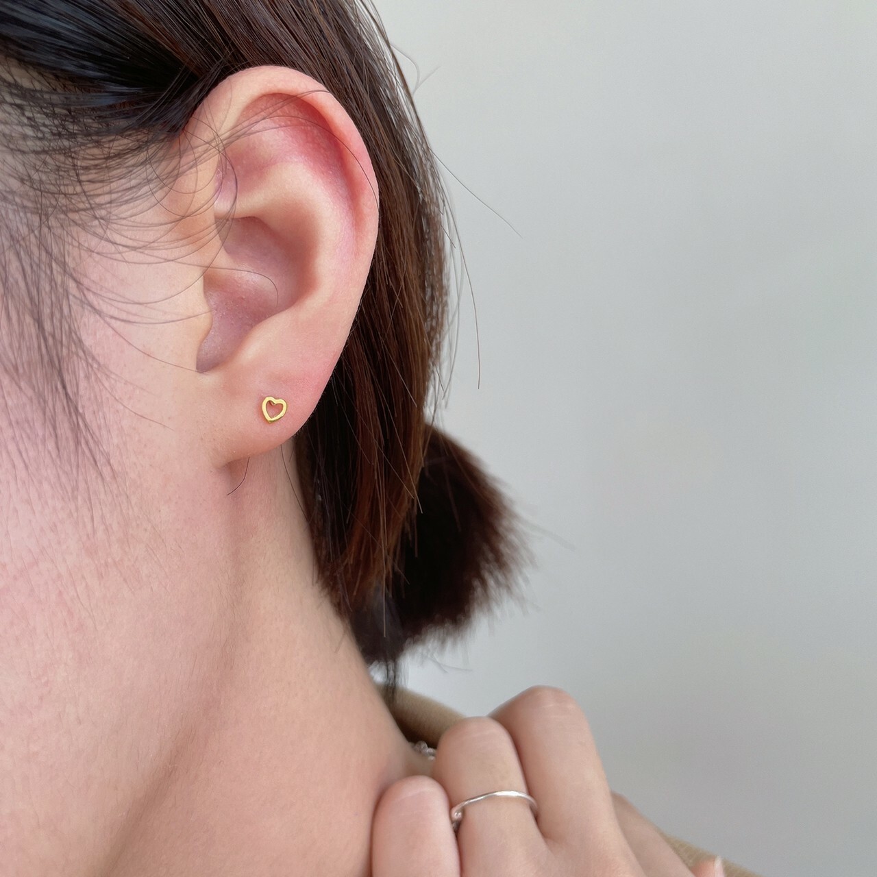 |簡約|鏤空暖心 • 貼耳 • 轉珠耳環 • 純銀耳針 抗敏可碰水 S925
