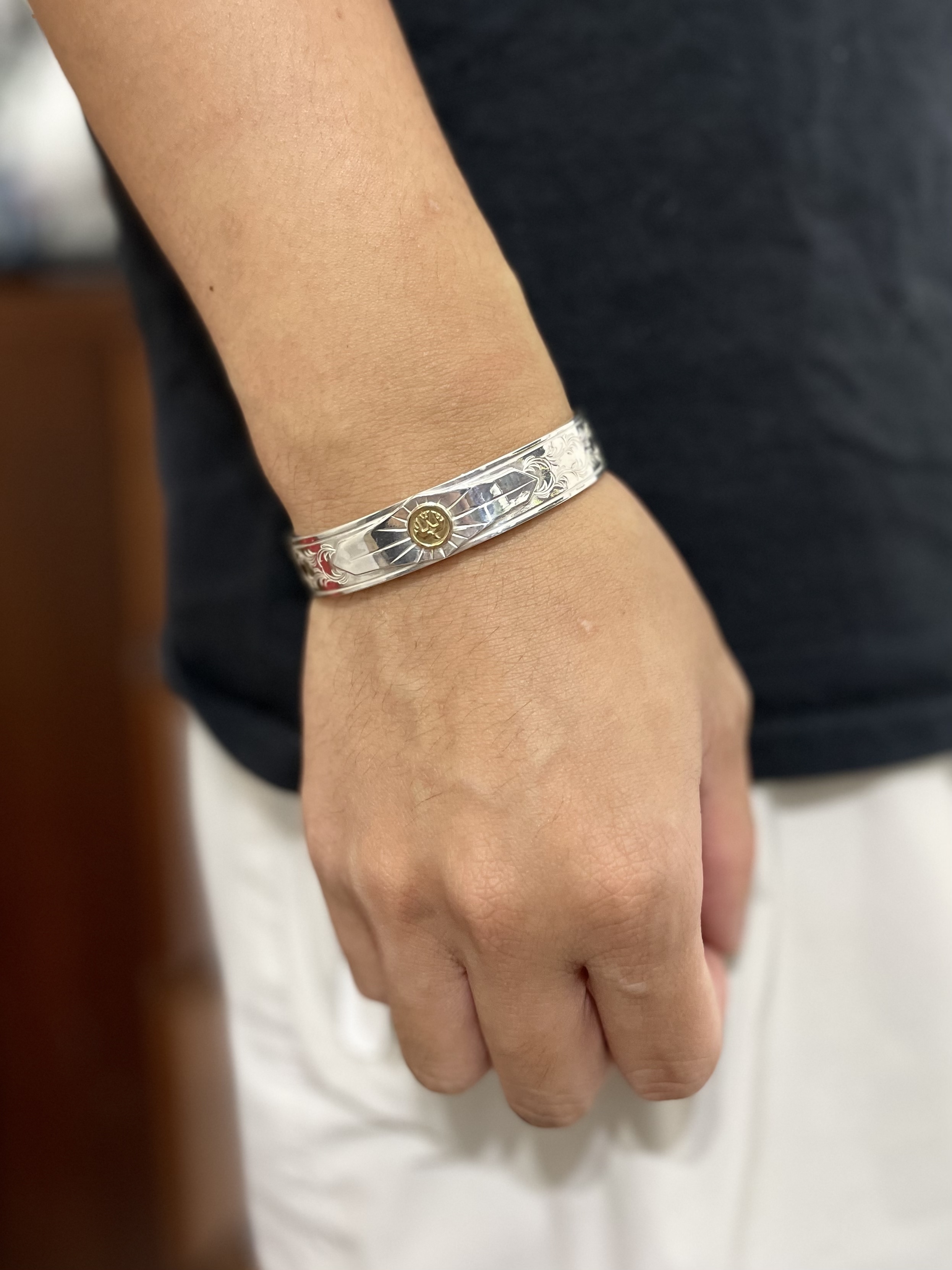 K18 Guardian Eagle (Square) / Double Arabesque Bangle