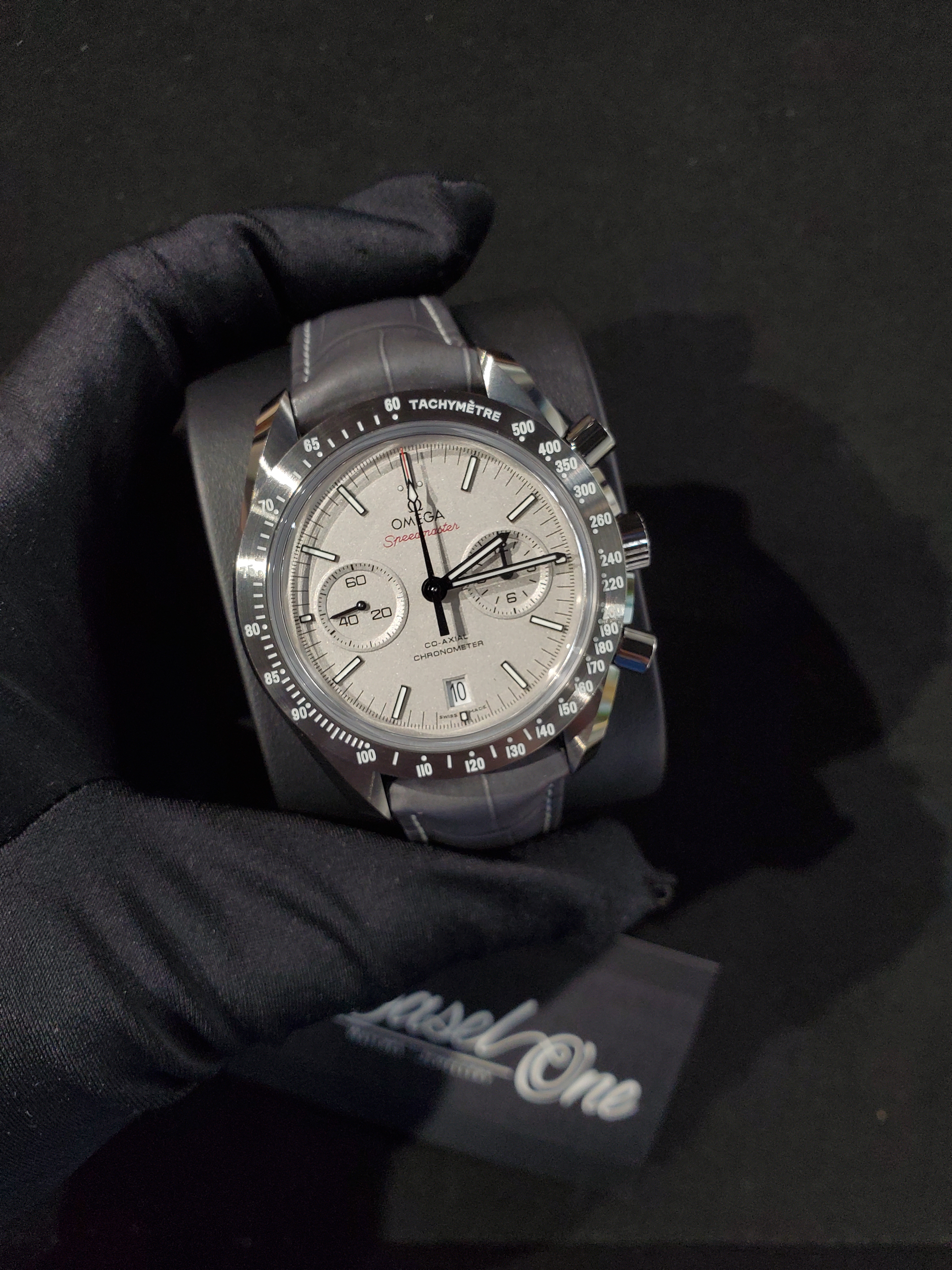Discontinued BRAND NEW OMEGA SPEEDMASTER 311.93.44.51.99.002   31193445199002   GREY DIAL CERAMIC GREY DARK SIDE OF THE MOON 44 MM