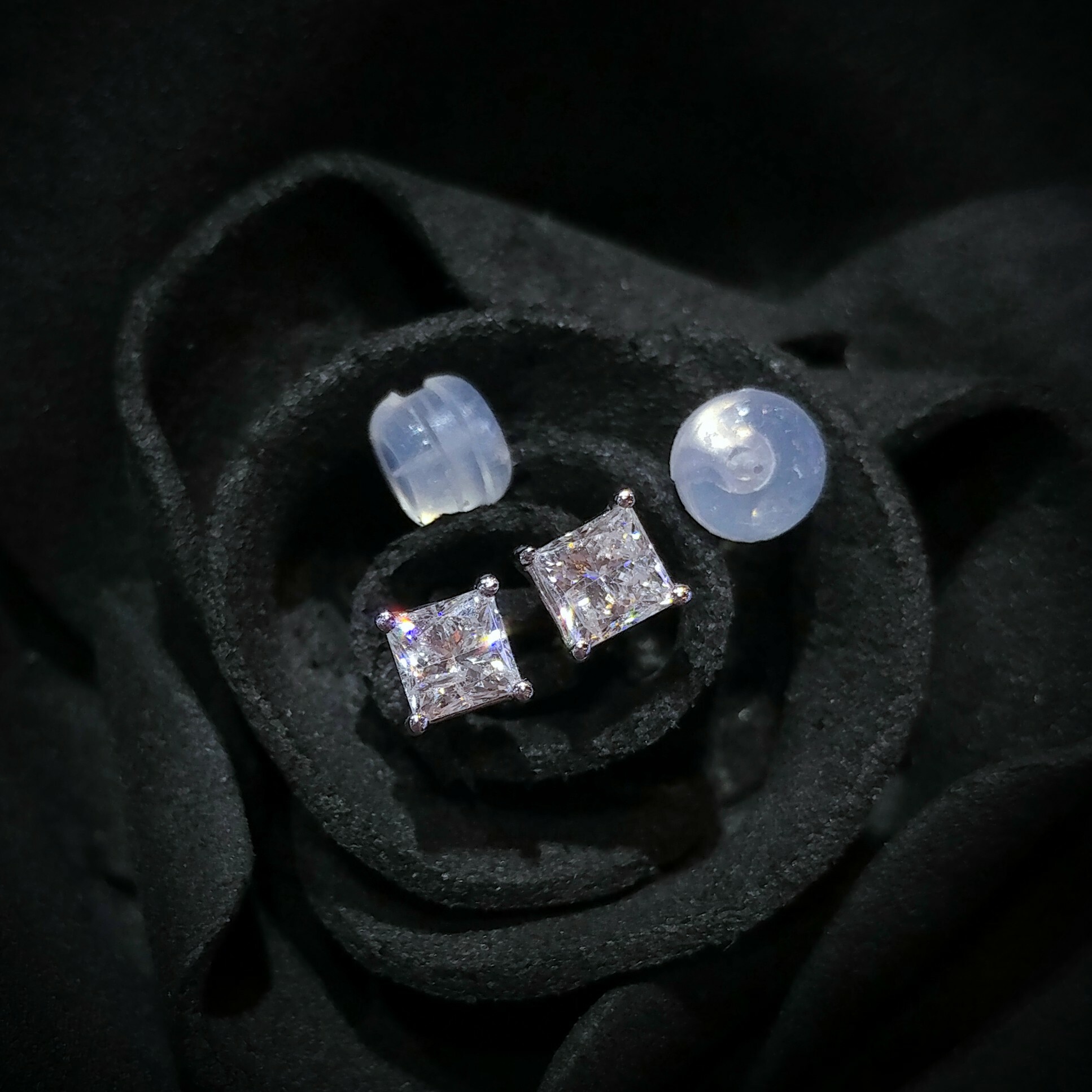 全新18K白金【主石69份方形鑽石】4爪耳環