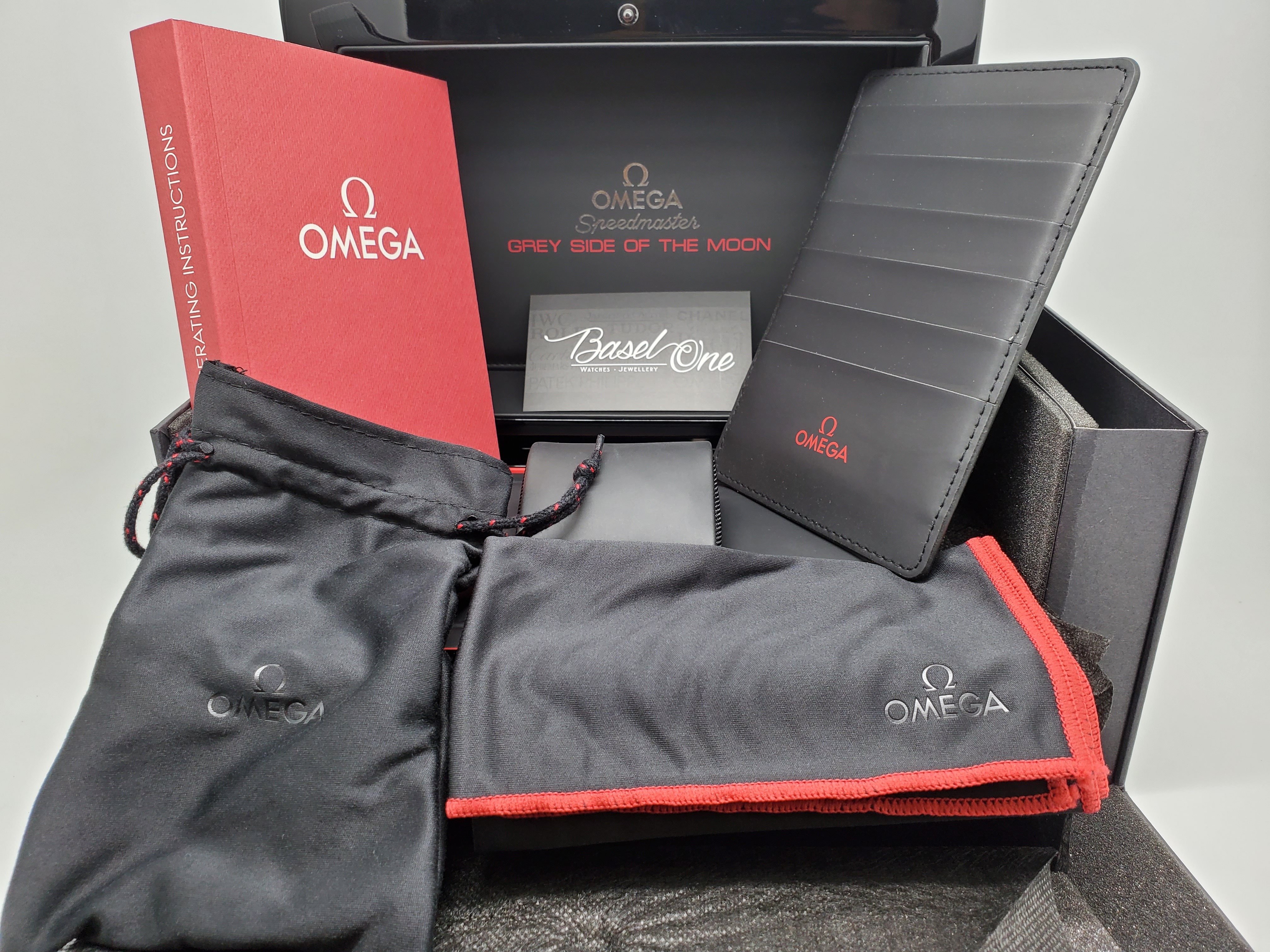 DISCONTINUED BRAND NEW OMEGA SPEEDMASTER 311.93.44.51.04.002 31193445104002 WHITE DIAL CERAMIC DARK DARK SIDE OF THE MOON 44 MM