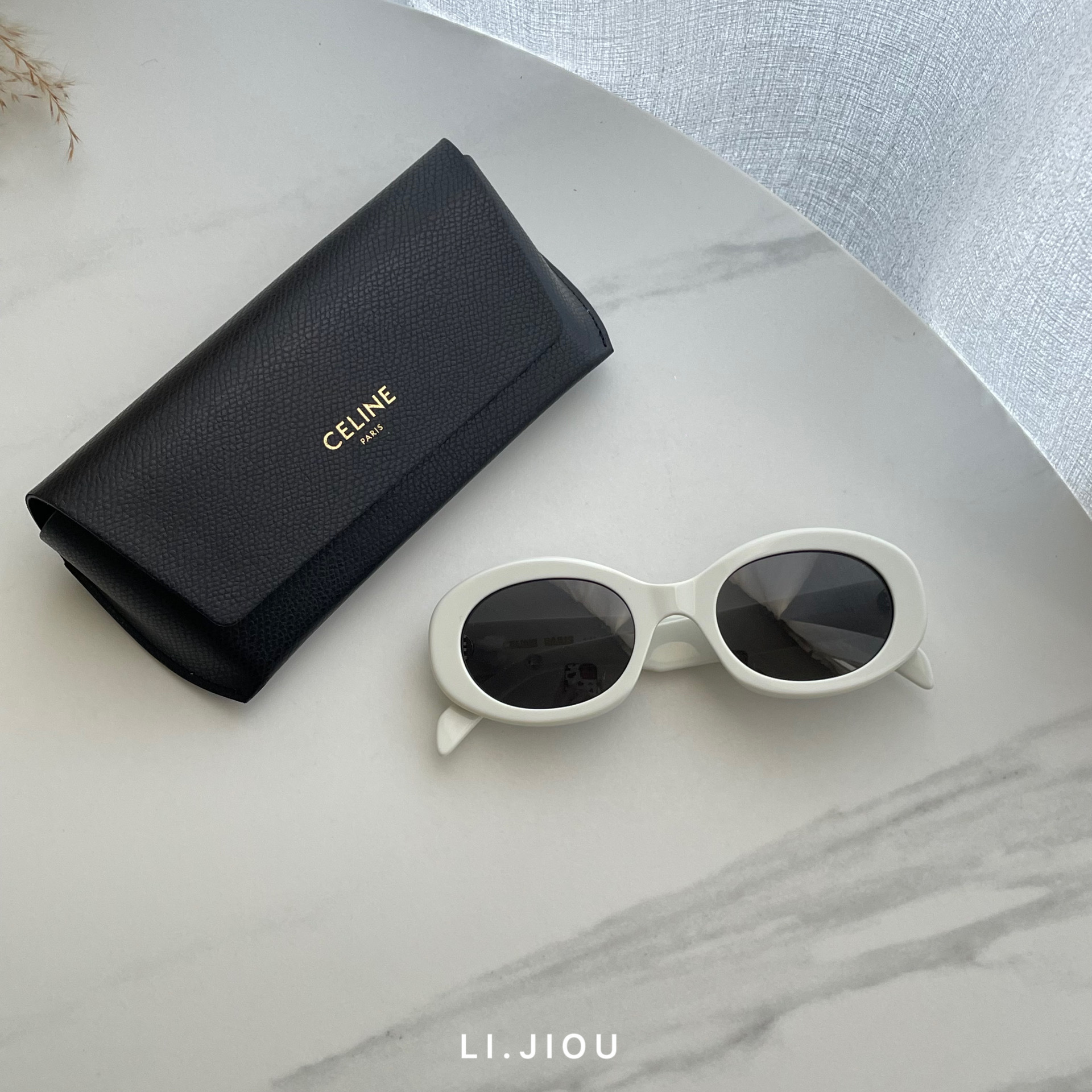Celine 爆款白色橢圓墨鏡