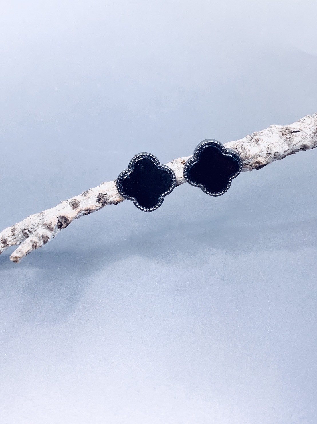 墨翠黑銀四葉草銀耳環丨酷時尚防護