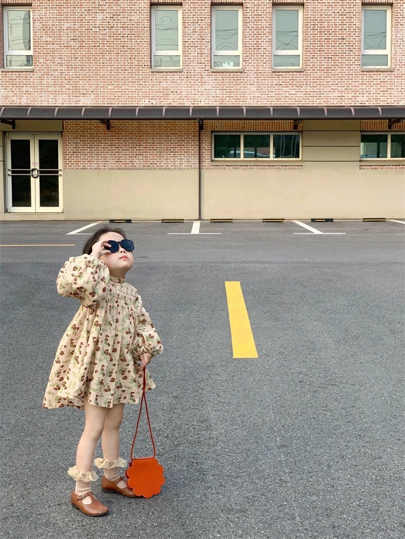 澎袖咖啡花朵洋裝