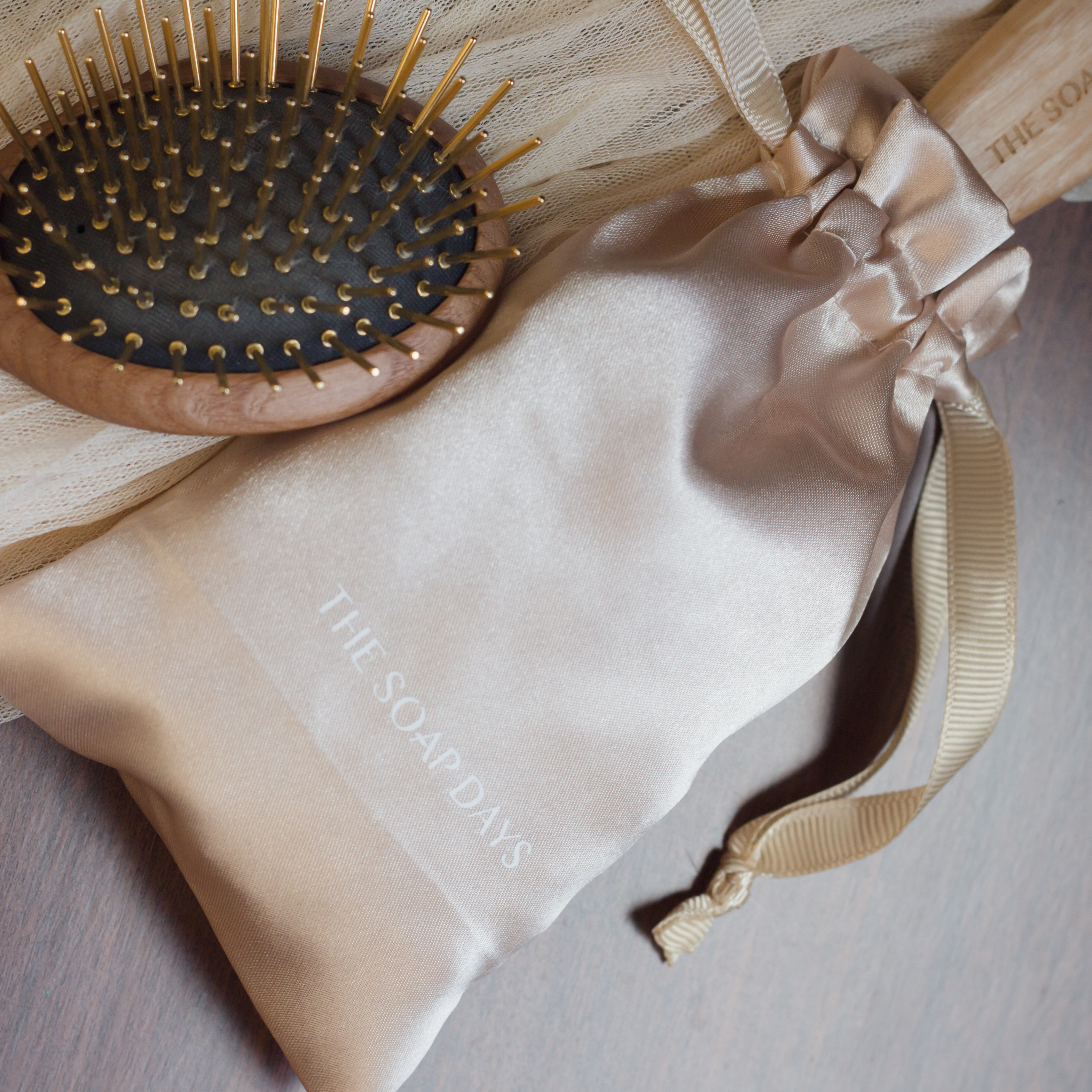 品牌緞面束口收納袋