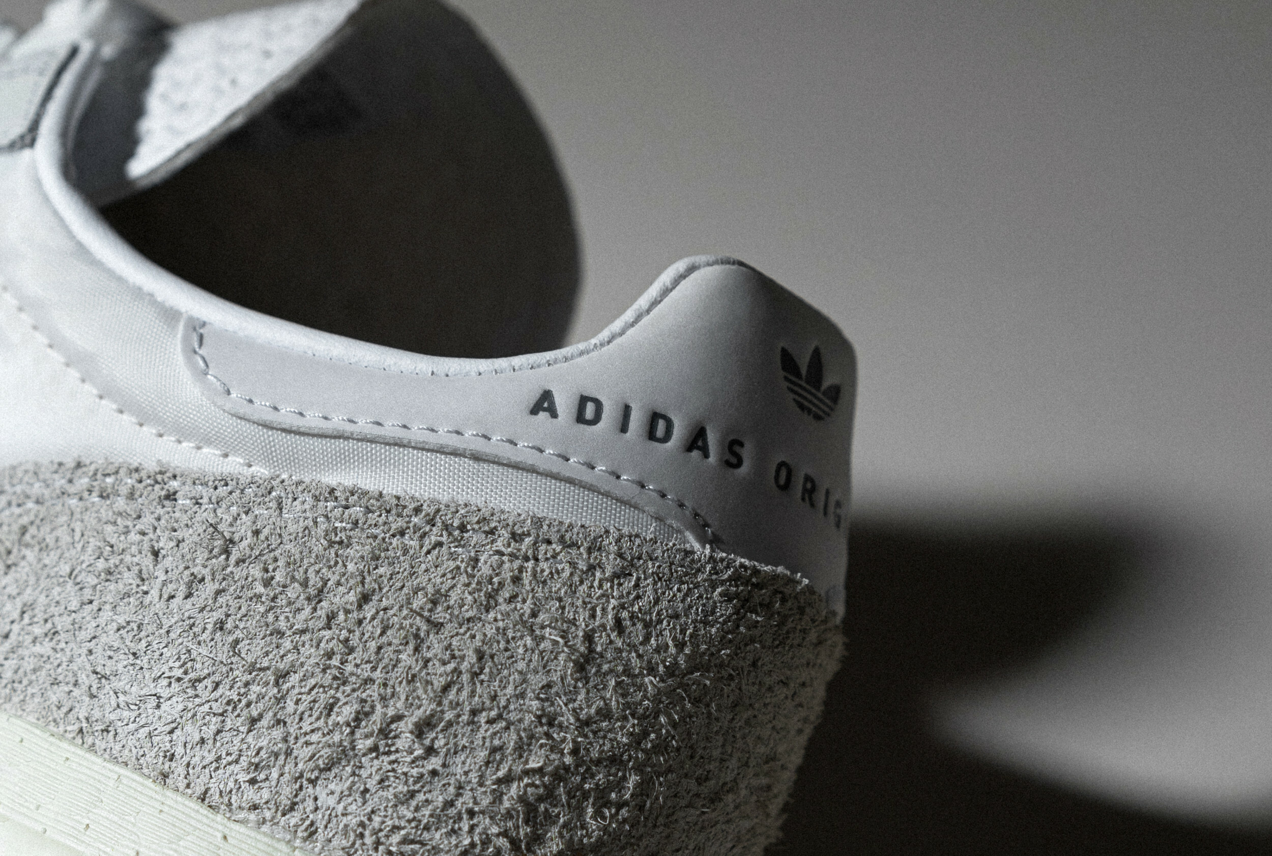 【 adidas RETROPY E5 白灰配色鞋款 】