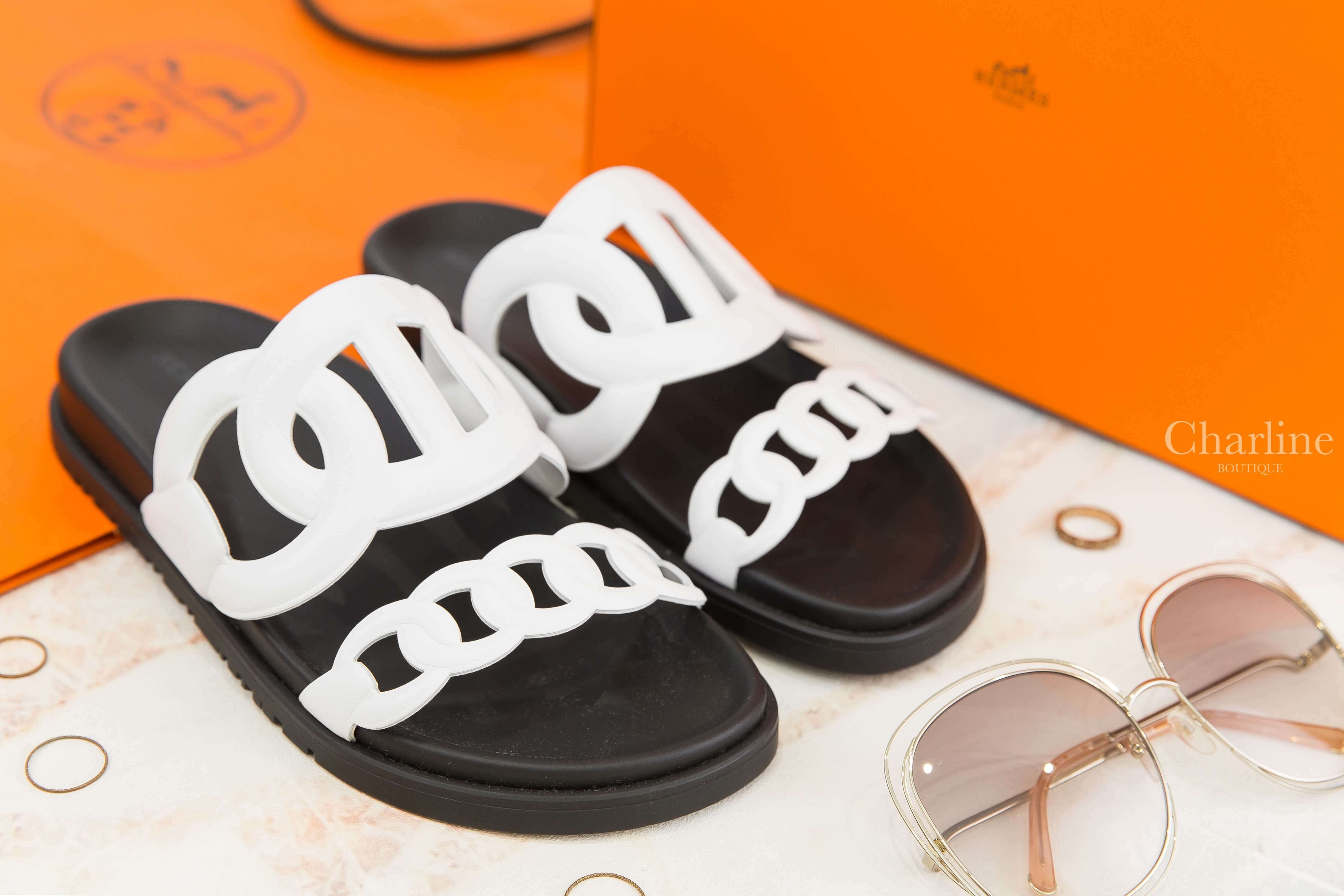 Hermès Extra Sandal 白色θ黑底小牛皮平底拖鞋