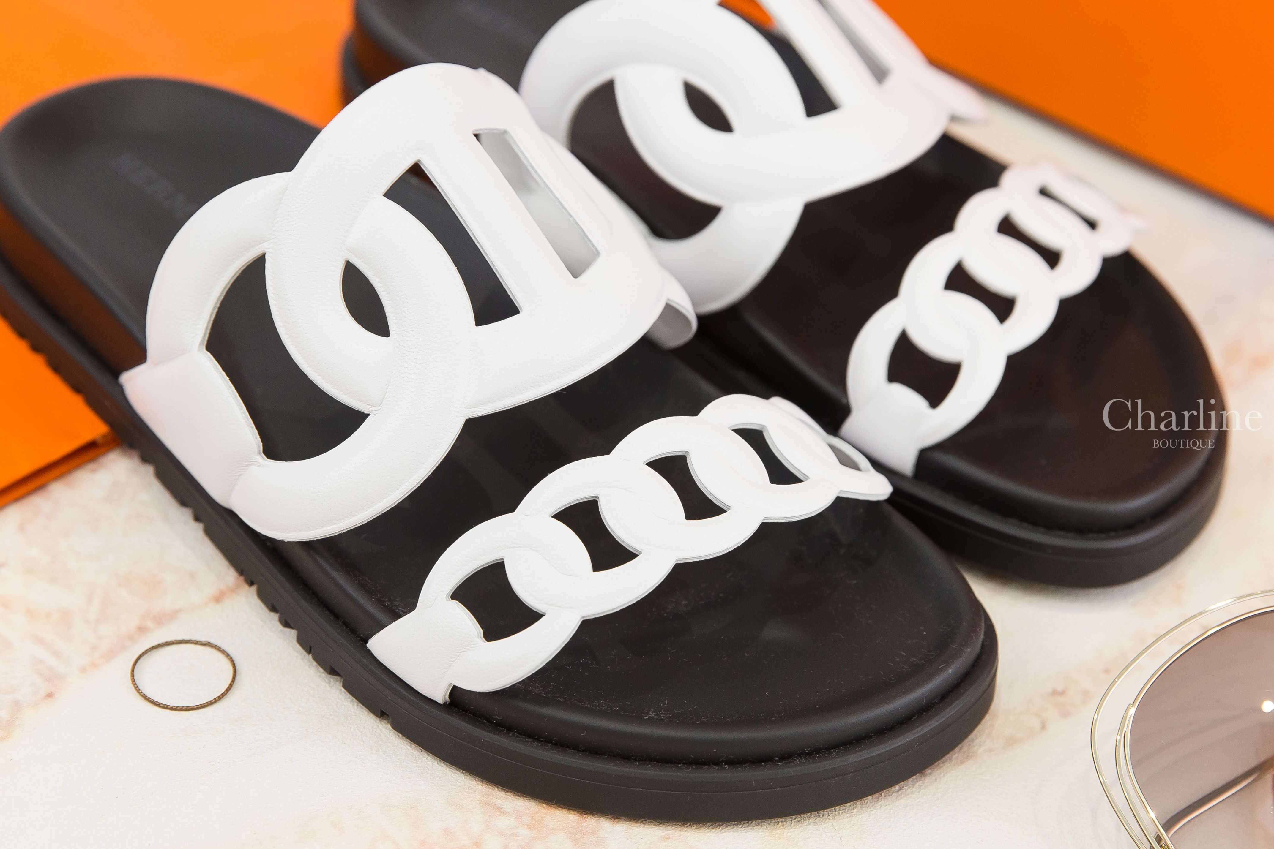 Hermès Extra Sandal 白色θ黑底小牛皮平底拖鞋