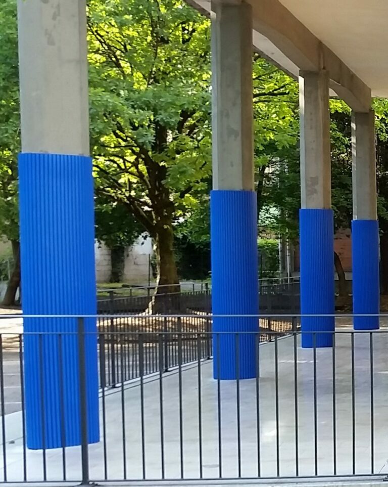 Pillar Wall Guard - Ribbed
