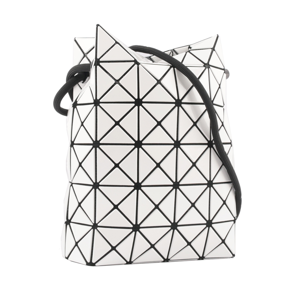 【ISSEY MIYAKE三宅一生】BAO BAO WRING 亮面抽繩水桶包(白色)