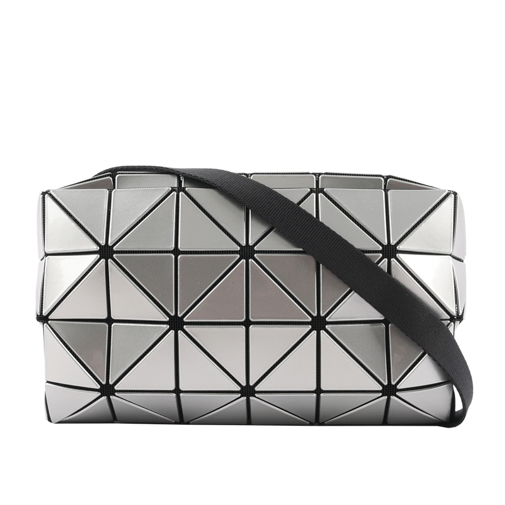 【ISSEY MIYAKE三宅一生】BAO BAO CARTON 4x6 方盒斜背包(金屬銀)