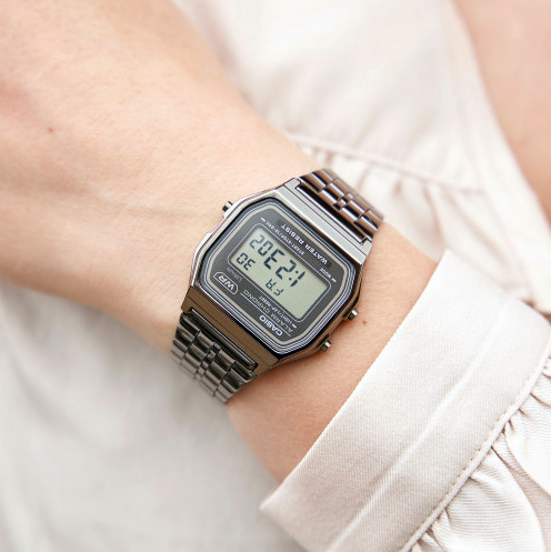 Casio A158WETB-1A 中裝 槍灰色光面 方形復古跳字錶 (歐洲版)