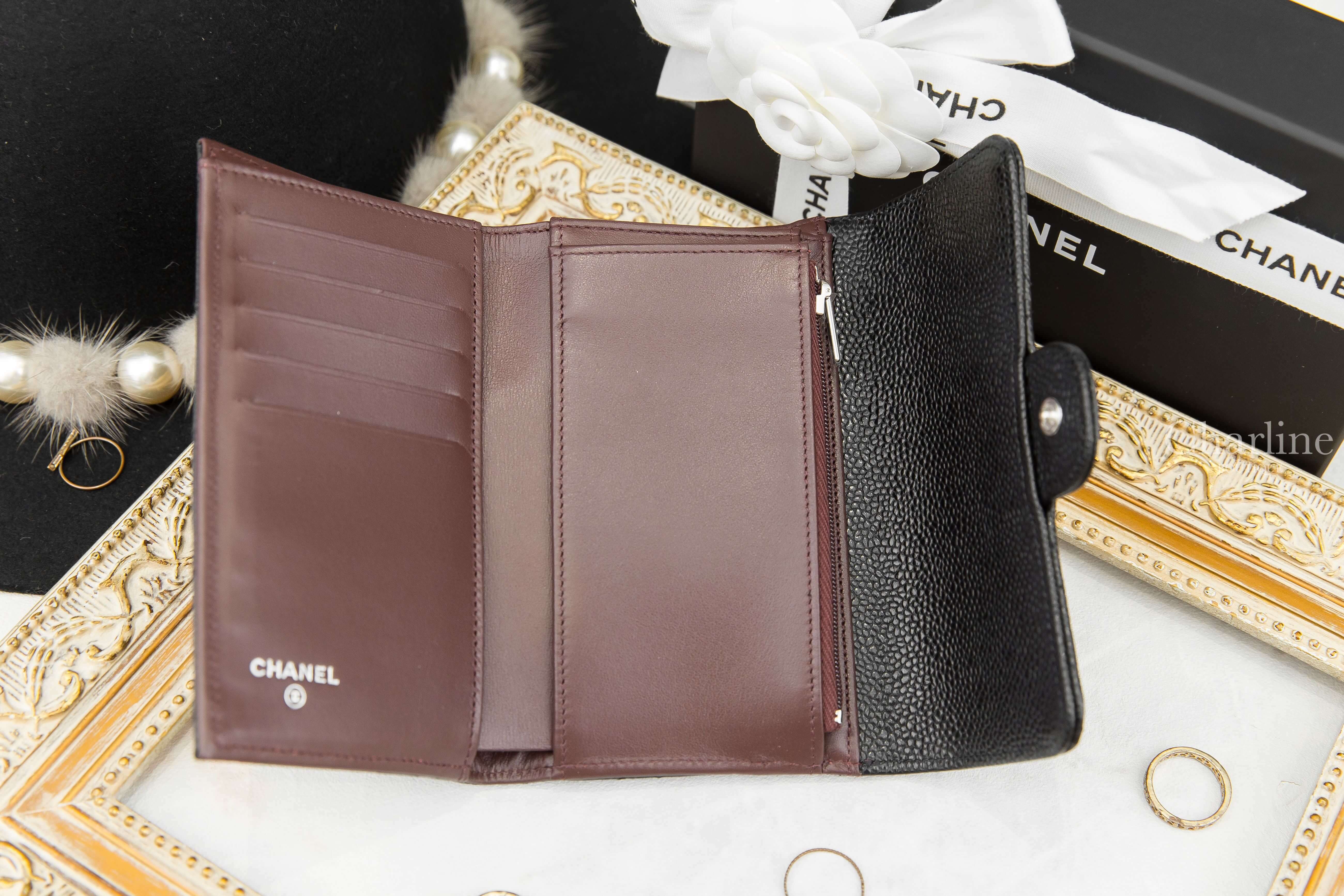 Chanel Medium Flap Wallet 黑色銀CC荔枝菱格紋前釦式中夾-Charline Boutique 精品代購
