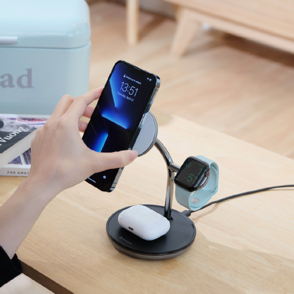 OMNIA M3+ Magnetic 3-in-1 Wireless Charging Station  (Apple MFW-Certified)