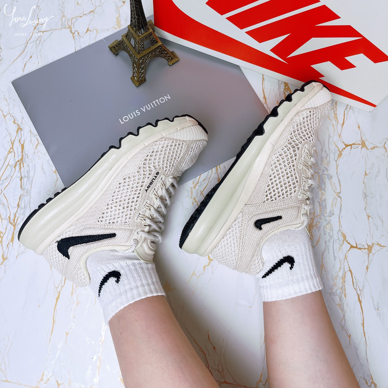 【Luxury】STUSSY x NIKE AIR MAX 2013 Fossil 米色 倒勾 氣墊跑鞋【DM6447-200】