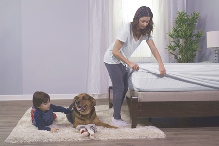 親子,大掃除,換床單,換床包,床墊套, 媽媽,小孩, 寵物, 寢之堡, 防水保潔墊,