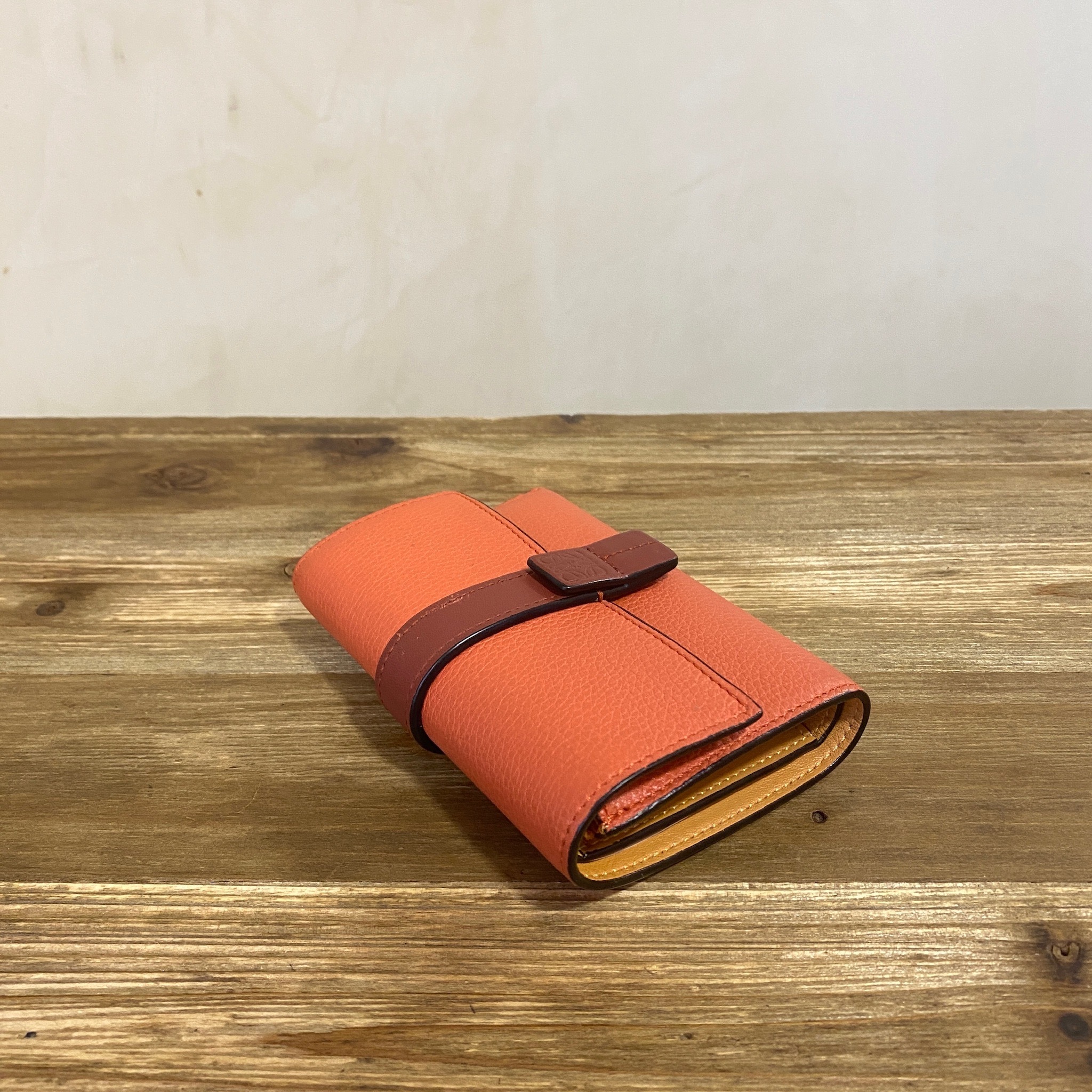 Pre-owned] Loewe vertical wallet orange