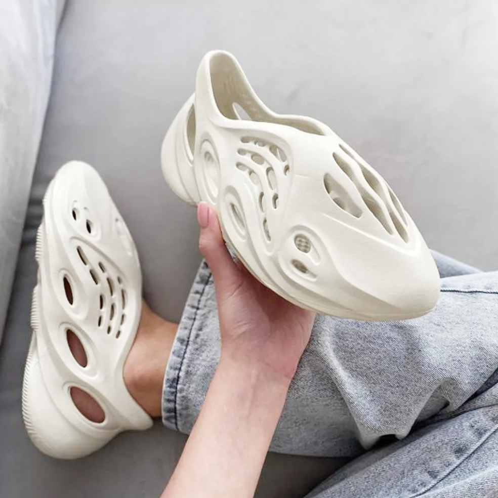 【APAIR】預購 Adidas Yeezy Foam Runner "Sand" 沙色 洞洞鞋 FY4567