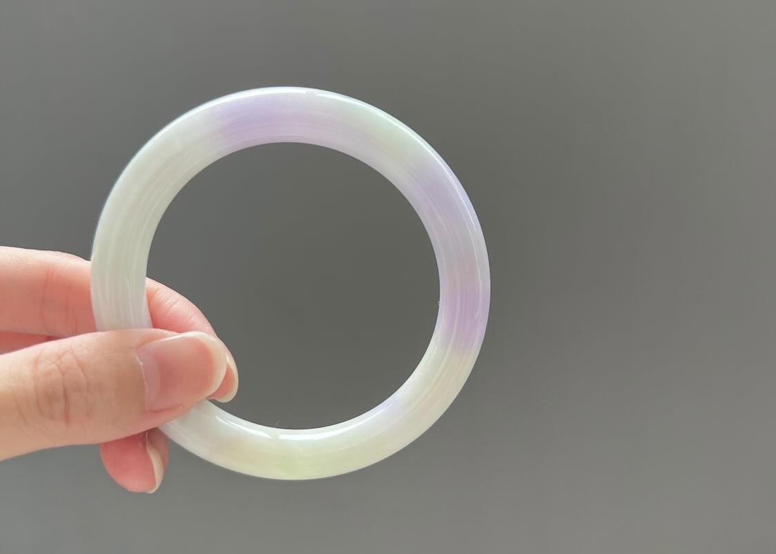 春帶彩粉紫綠圓條翡翠手鐲