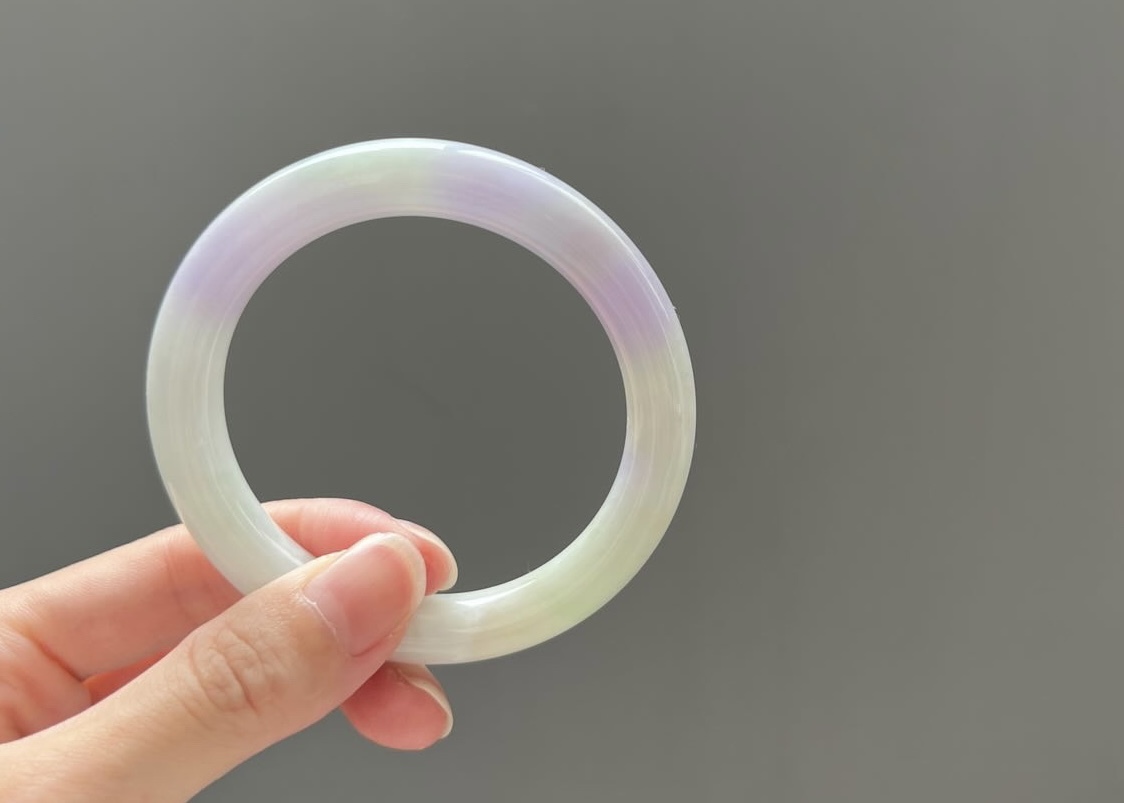 春帶彩粉紫綠圓條翡翠手鐲