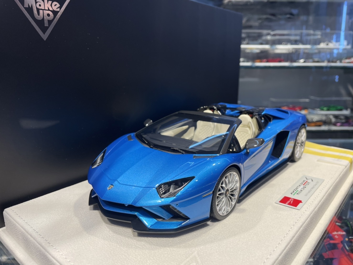 MakeUp EML055A Lamborghini Aventador S Roadster 1/18