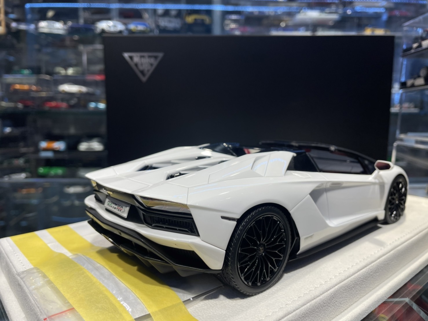 MakeUp EML055B Lamborghini Aventador S Roadster 1/18