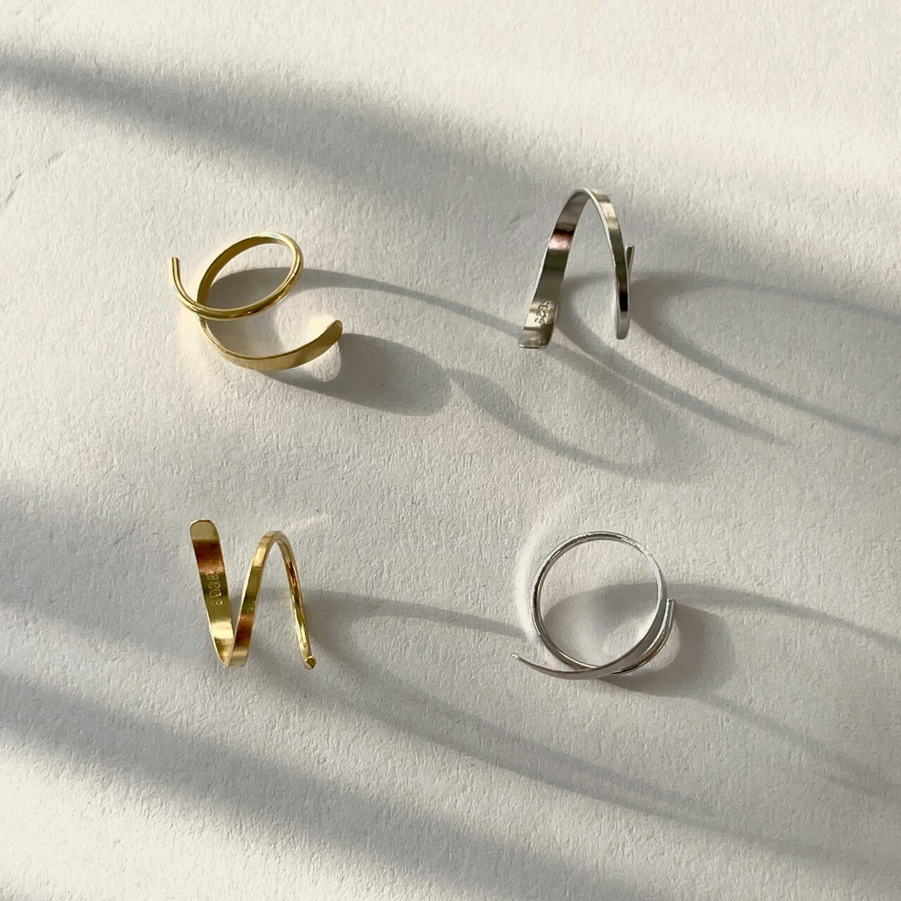 │輕奢│旋轉彩帶 • 雙圈 • 純銀耳環 • 可碰水 • 抗過敏 S925