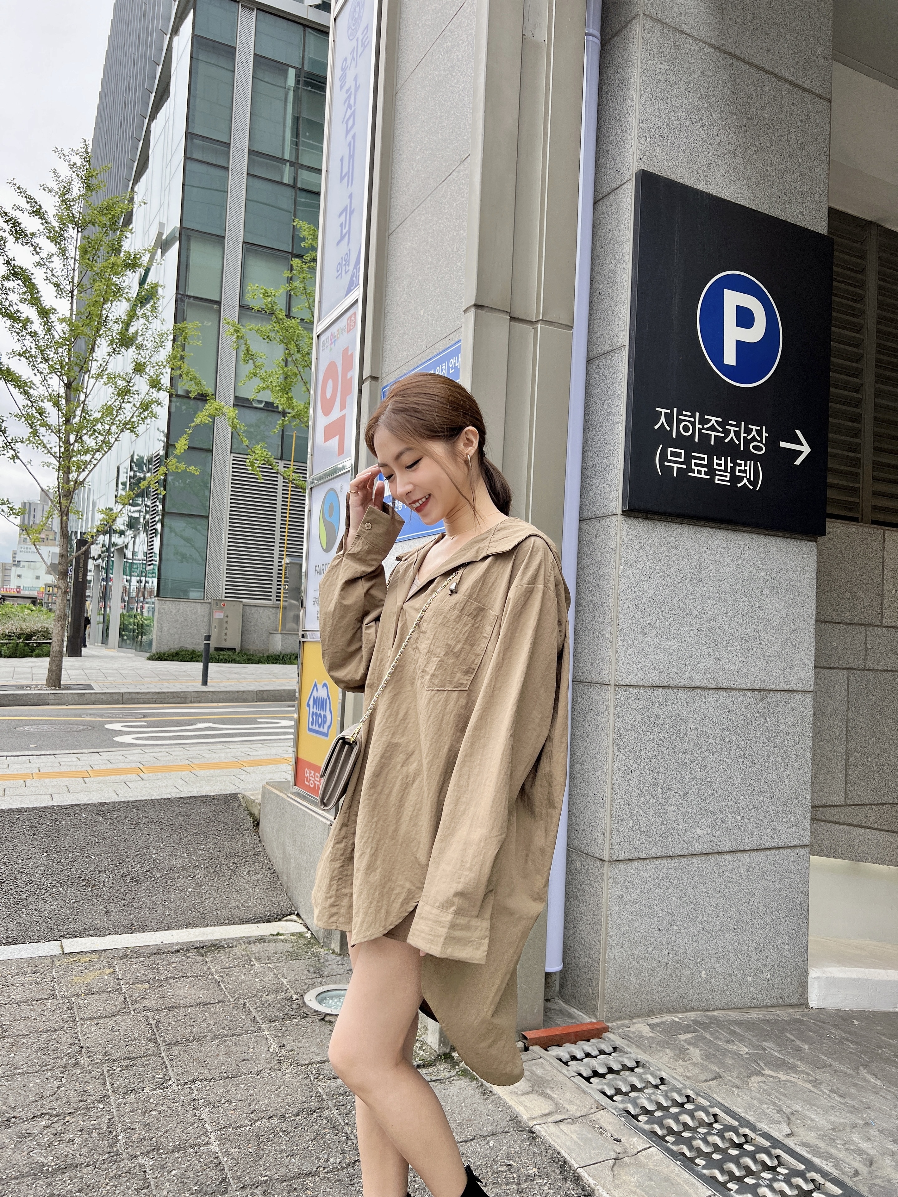 炭焙濃奶茶連帽設計師襯衫洋