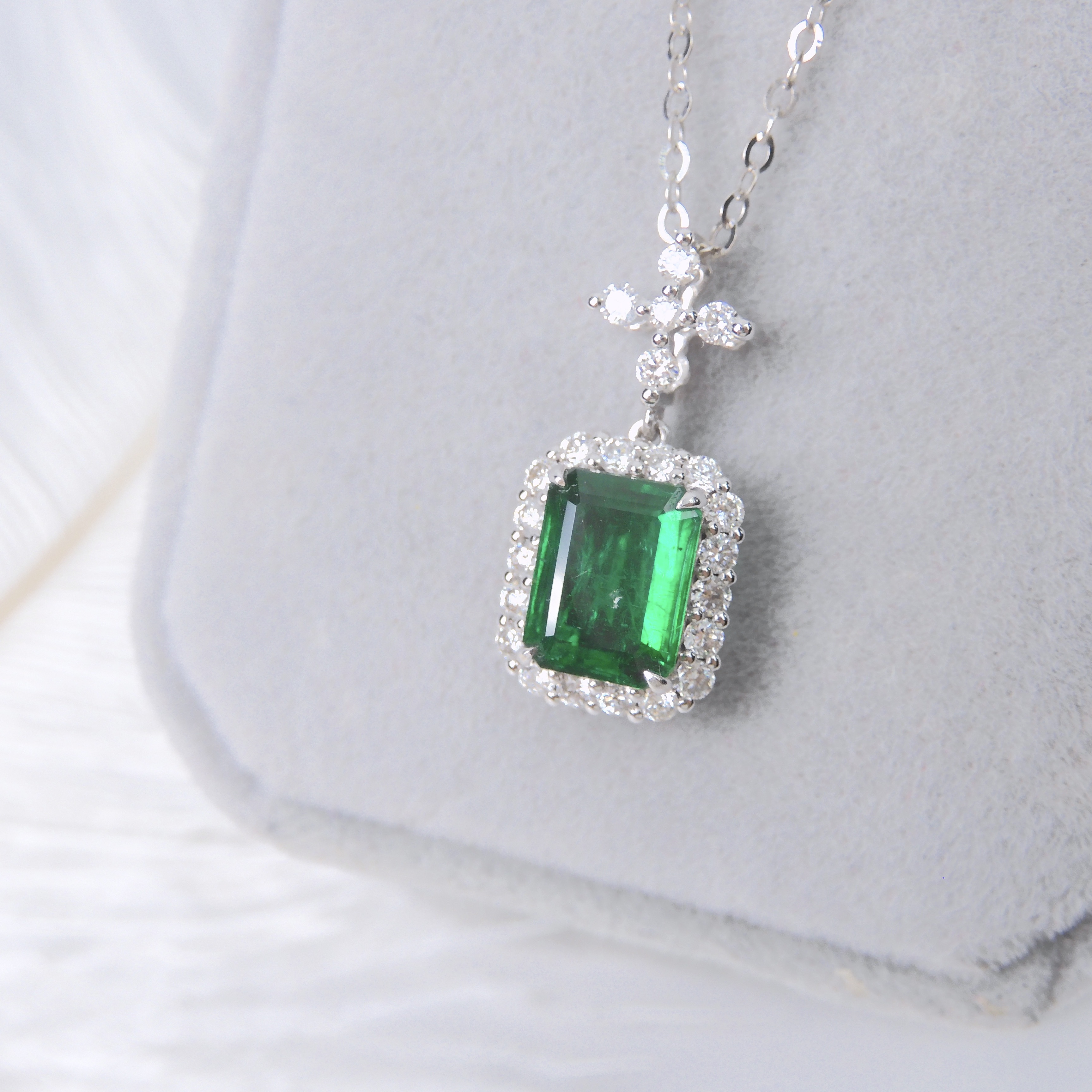 18K金 1.39ct 綠寶石項鏈  (配國際證書)