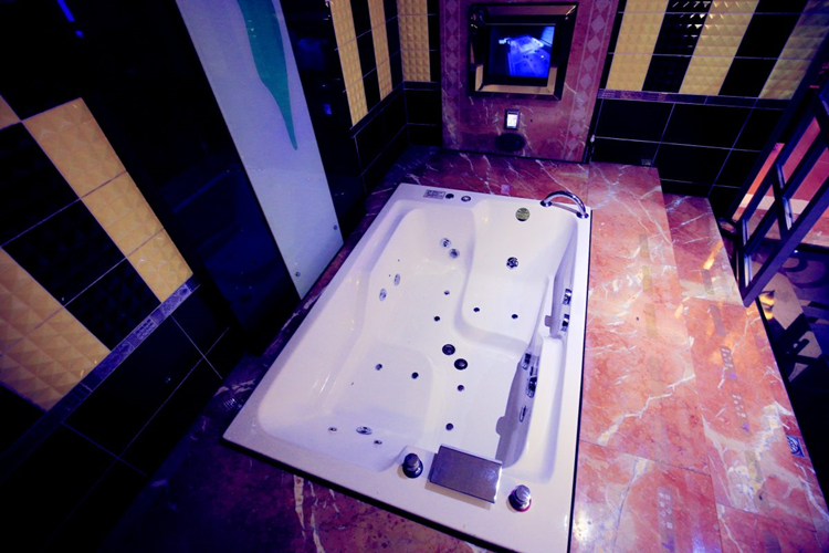 【永和】愛摩兒時尚旅館 HIP-HOP浴間