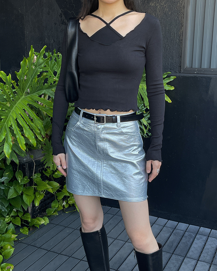 捲邊V領上衣(-30%)