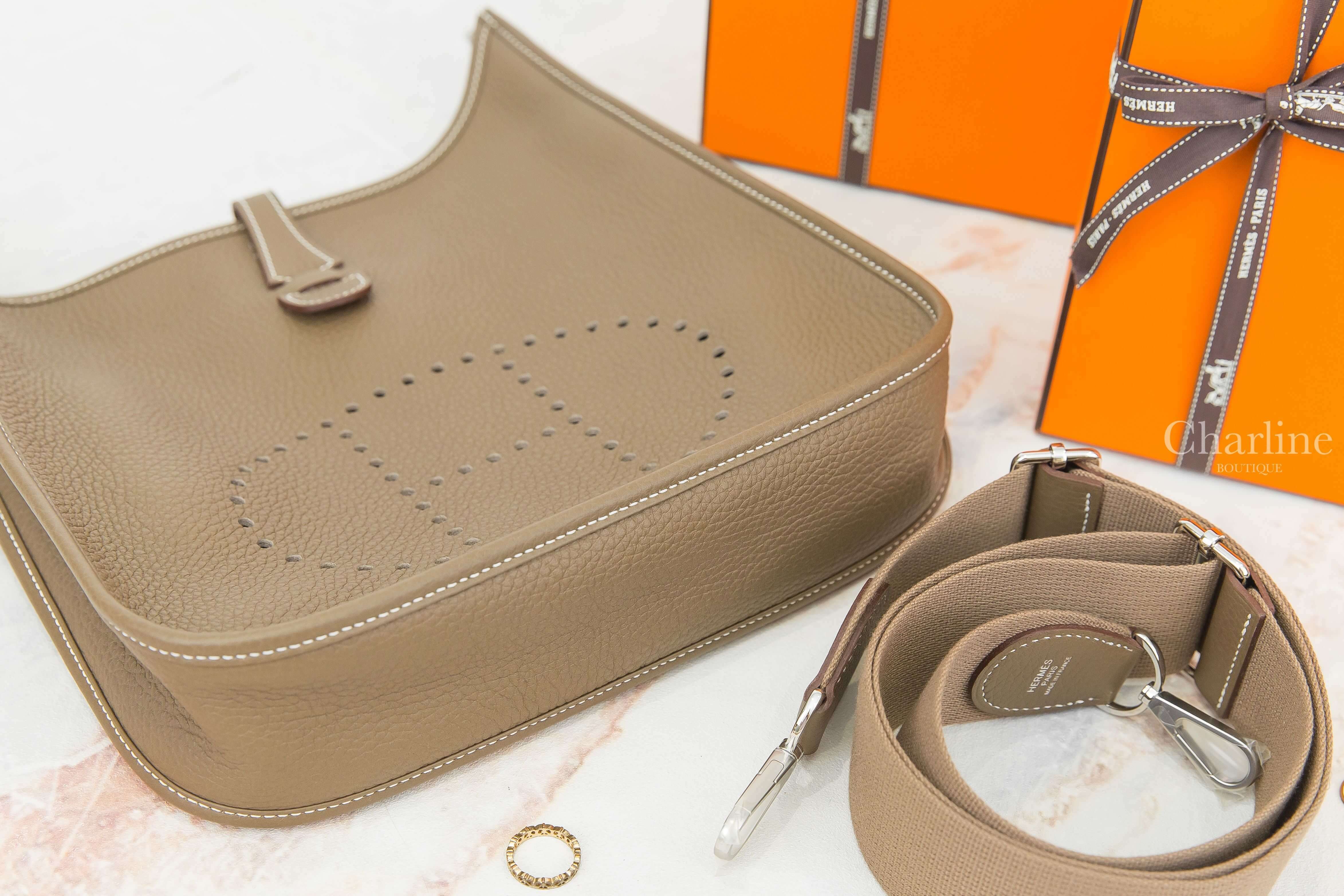 Hermès Evelyne 29cm 18 Etoupe Taurillon Clemence U刻大象灰銀釦大象灰背帶簍空洞洞肩背包-Charline Boutique 精品代購