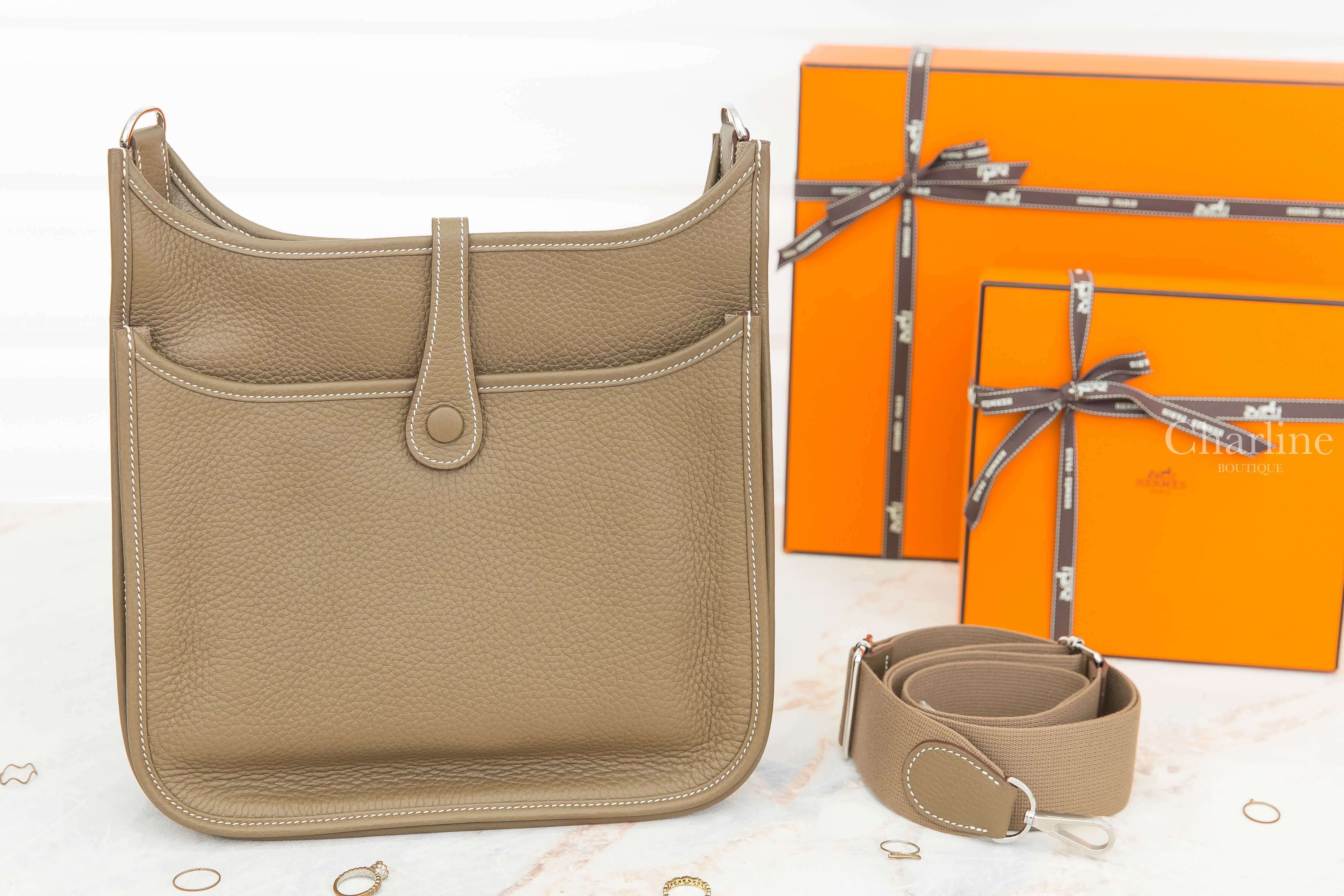 Hermès Evelyne 29cm 18 Etoupe Taurillon Clemence U刻大象灰銀釦大象灰背帶簍空洞洞肩背包-Charline Boutique 精品代購