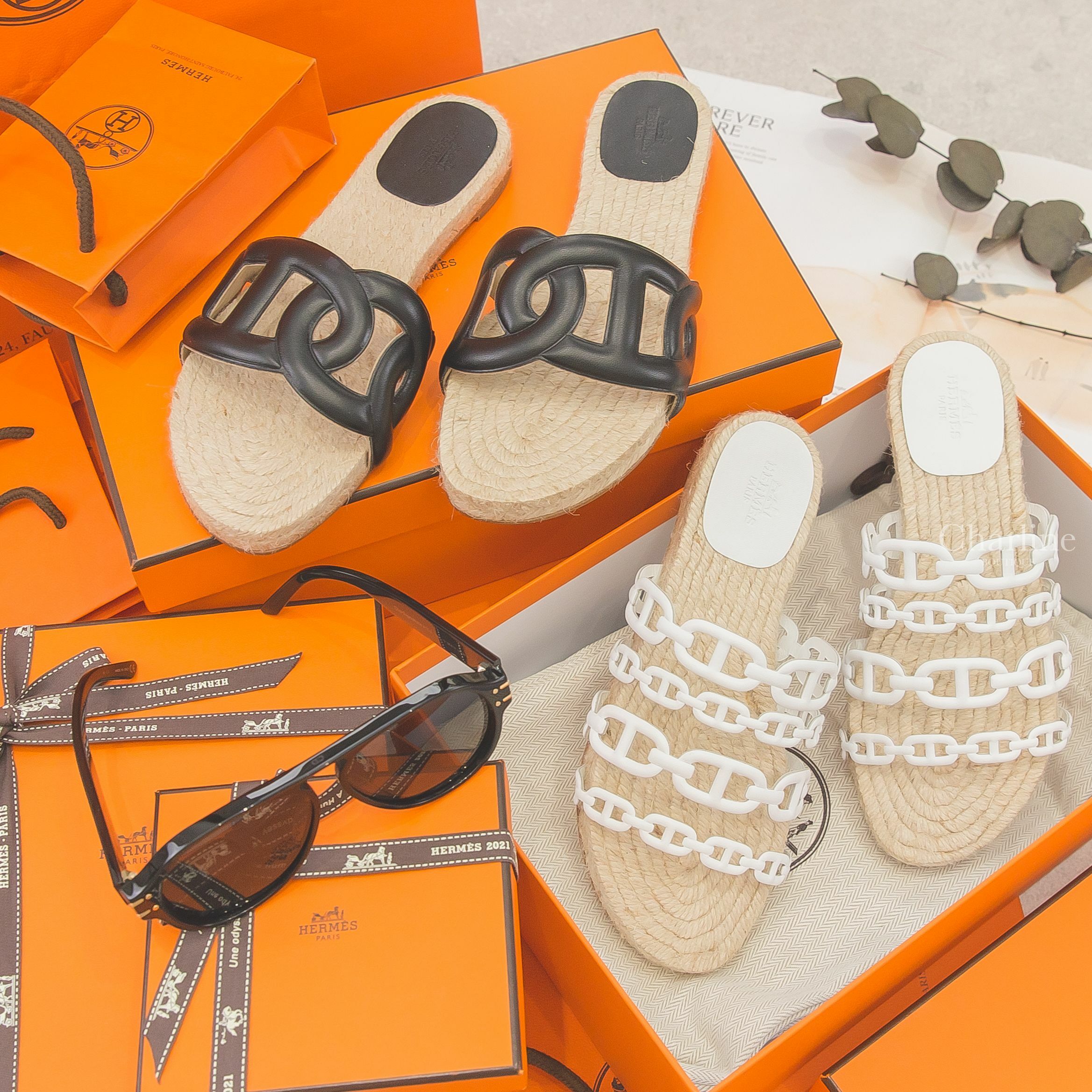 Hermès Espadrille 黑色山羊皮θ草編平底拖鞋,Hermès Espadrille 白色大小山羊皮θ草編平底拖鞋,Dior Diorsignature 黑色飛行員邊框側邊金色Logo太陽眼鏡-Charline Boutique 精品代購