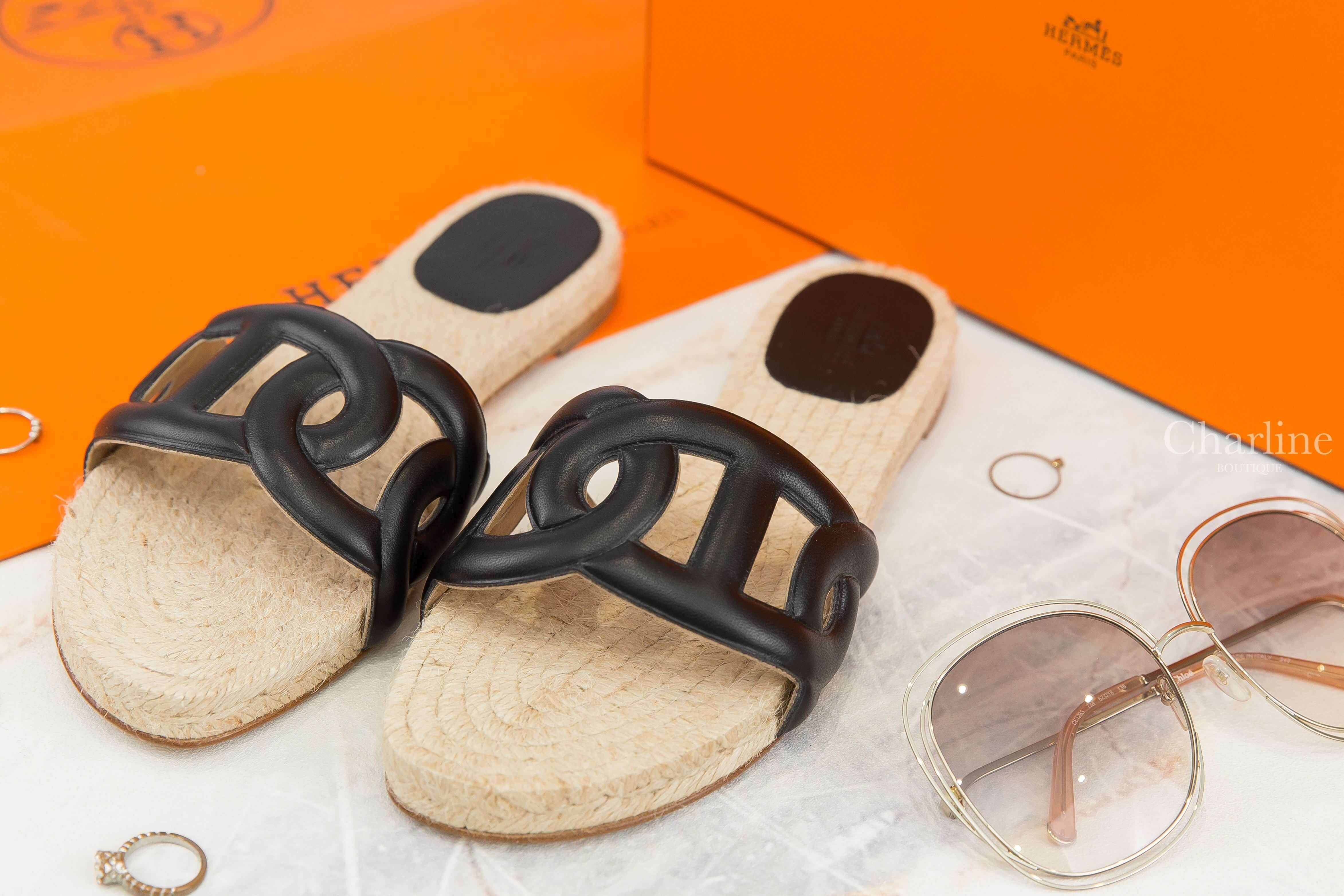 Hermès Famosa Espadrille 黑色山羊皮θ草編平底拖鞋-Charline Boutique 精品代購