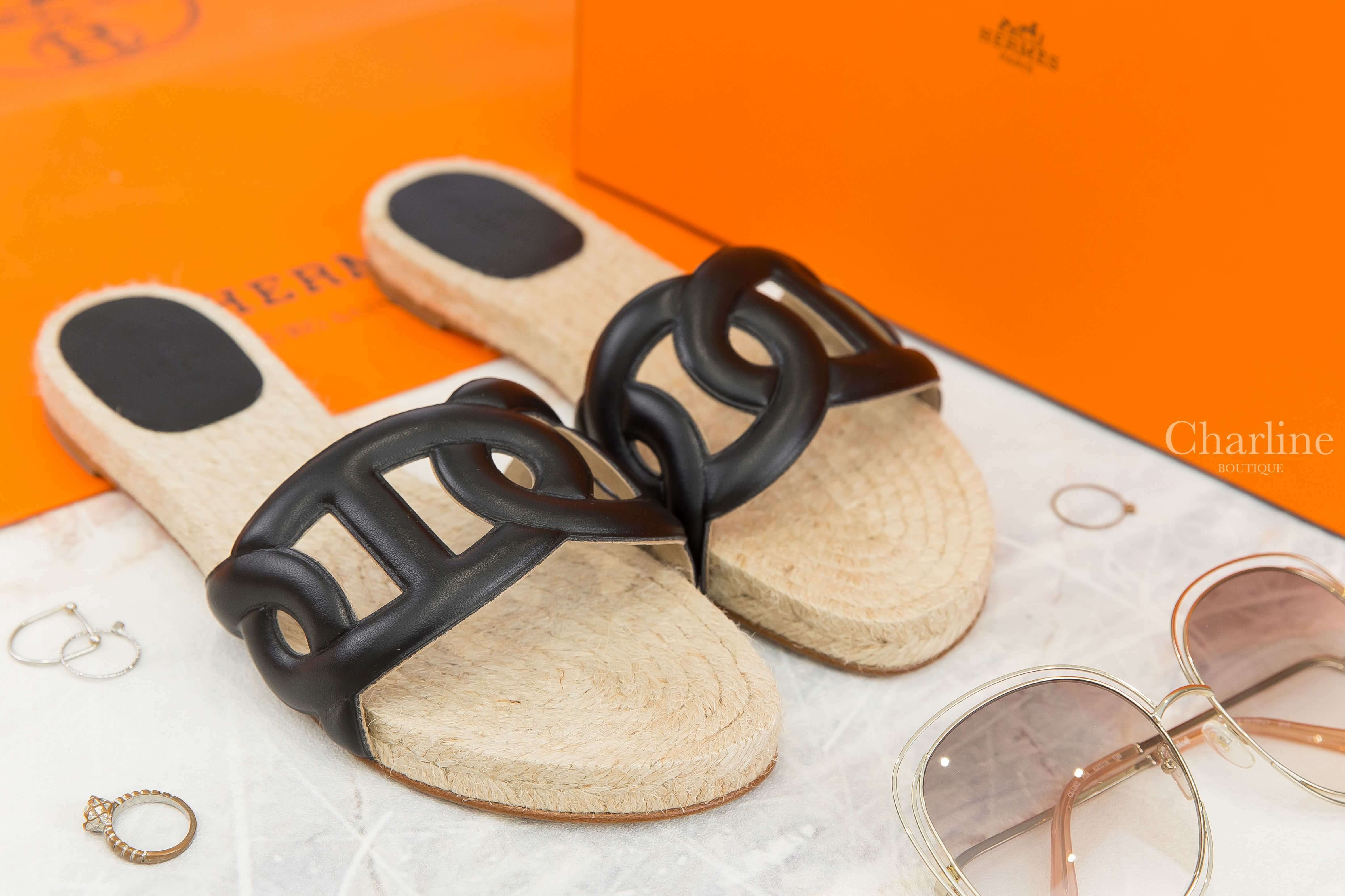 Hermès Famosa Espadrille 黑色山羊皮θ草編平底拖鞋-Charline Boutique 精品代購