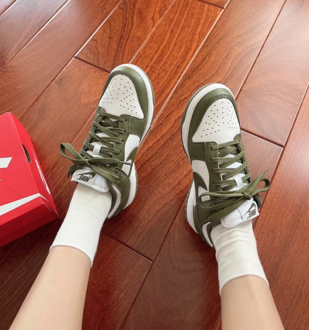 NIKE DUNK LOW W OLIVE
