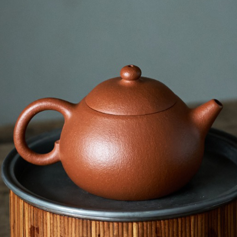 【文旦】--飽滿的壺腹，似乎讓人看到西施壺那樣的女子自然之美，更猶如一顆青澀的柚子，味盡在口而意無窮