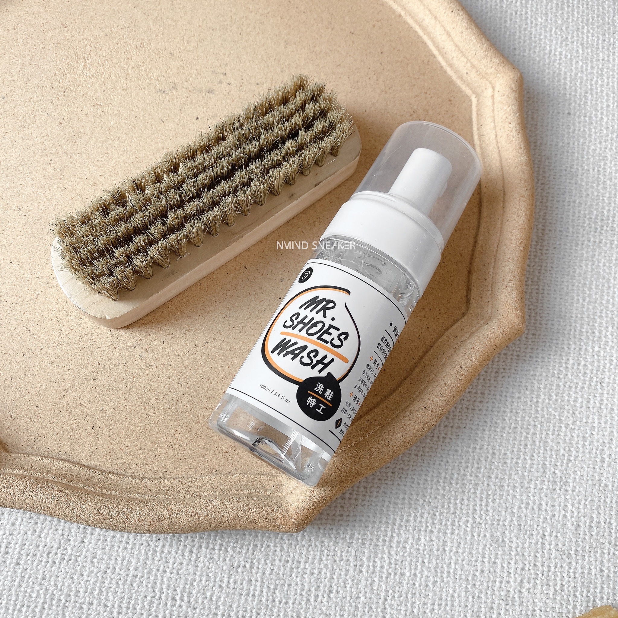 <快速出貨> 防御工事 Mr. SHOES WASH 洗鞋特工 清潔保養雙效慕斯 (含鬃毛刷)