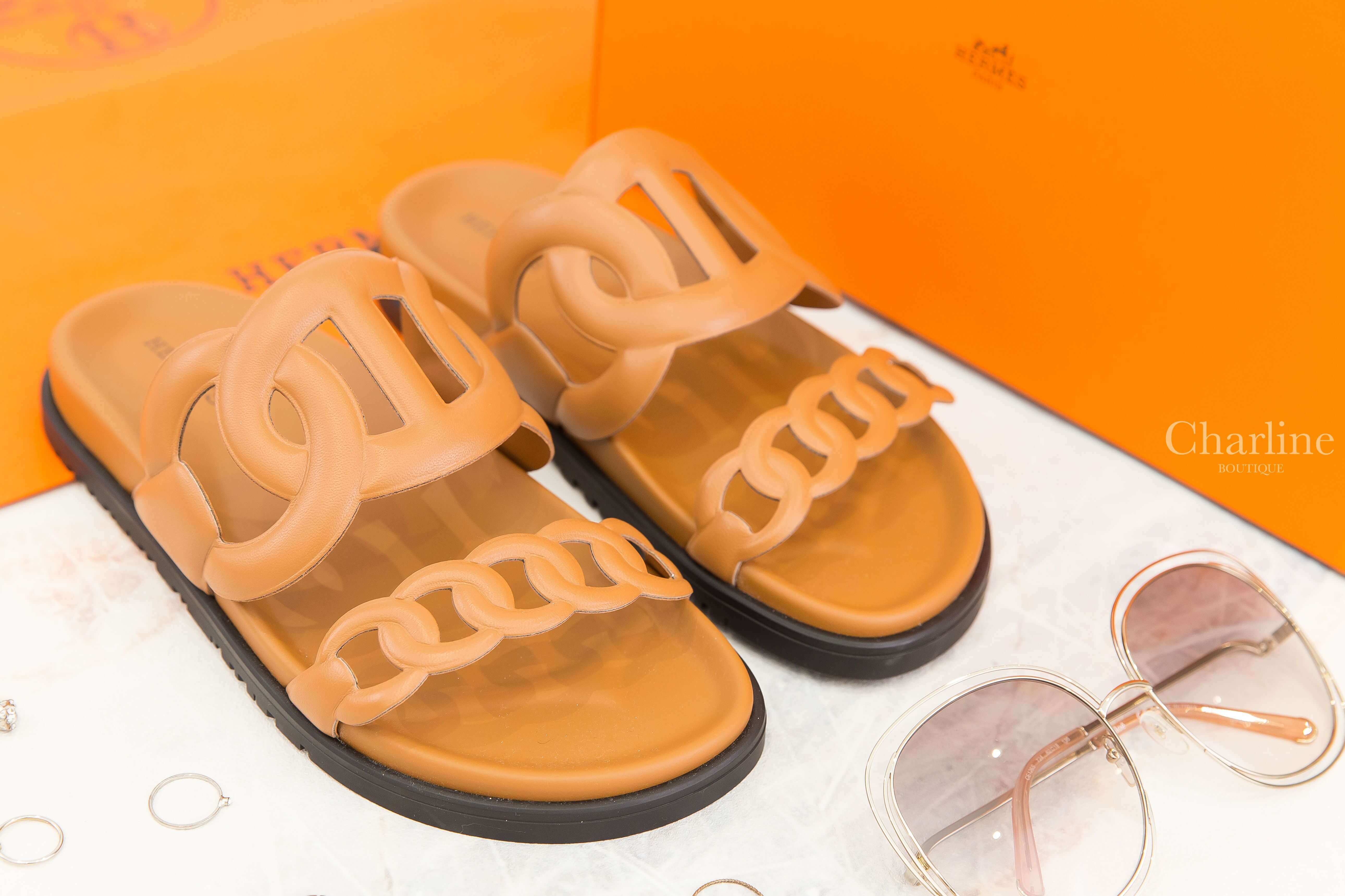 Hermès Extra Sandal 自然駝色θ黑底小牛皮平底拖鞋