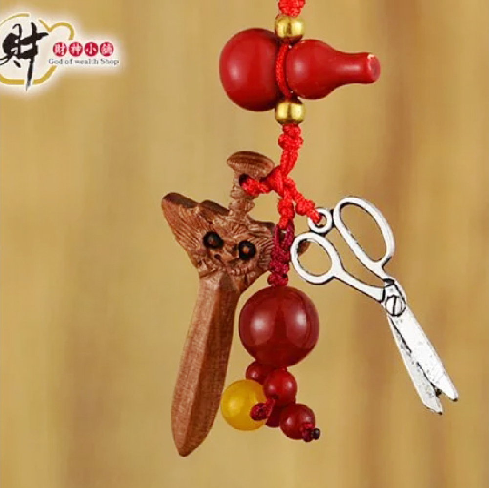 【財神小舖】斬小人剪背後靈吊飾-紅色(含開光)