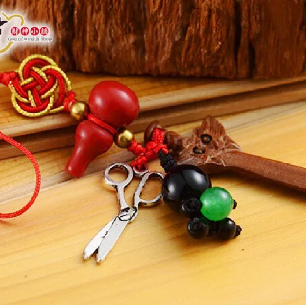 【財神小舖】斬小人剪背後靈吊飾-黑色(含開光)