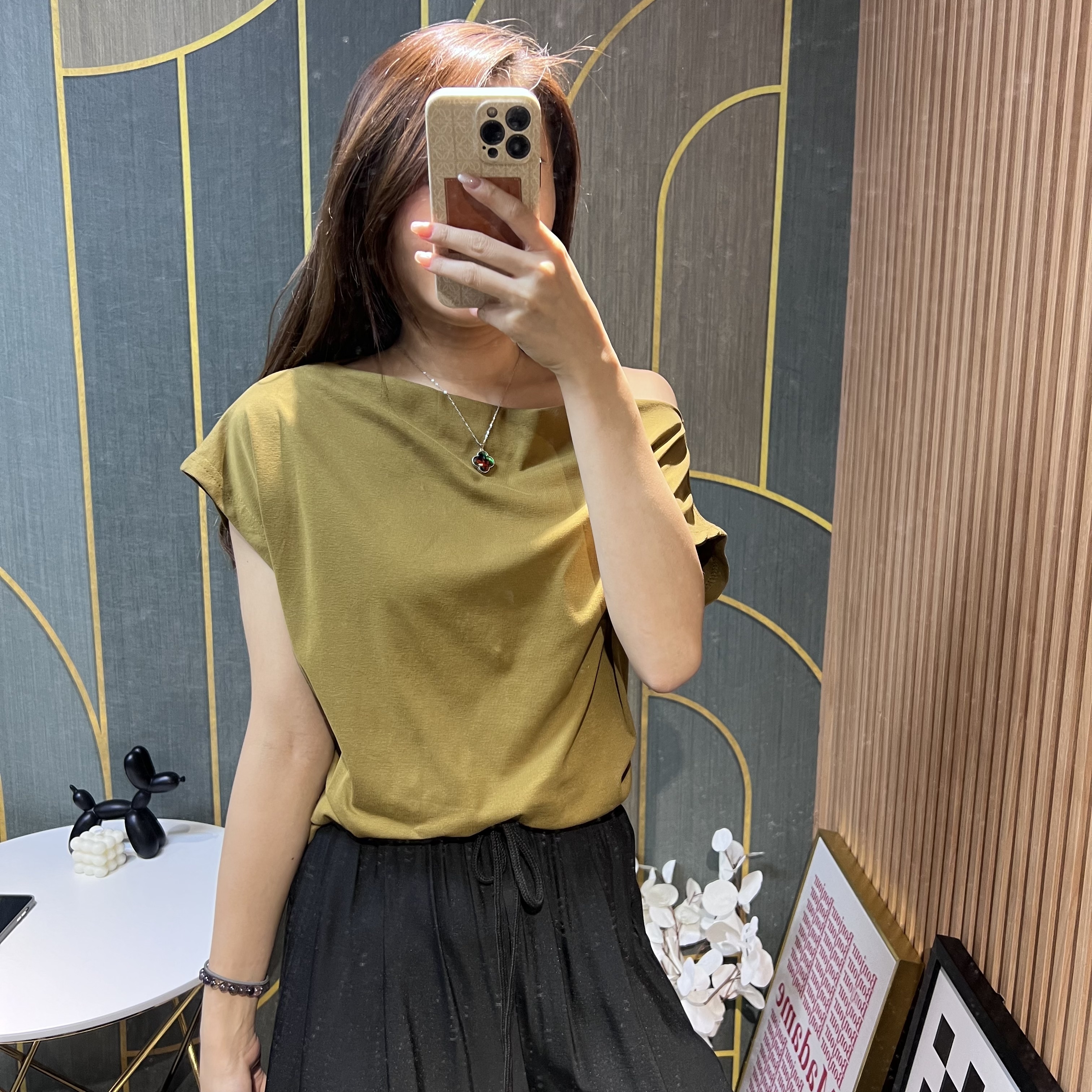 【Hoi2推介】闊一字領則束腳TOP