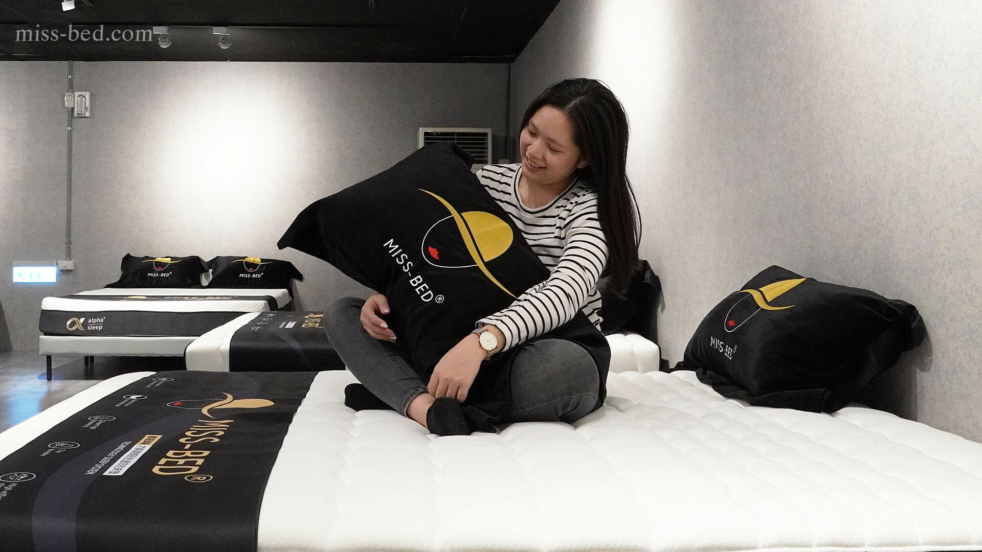 如果你總覺得睡起來不安穩,整夜翻來覆去,睡起來還出現肩頸痠痛、落枕的症狀,那你就要檢查一下枕頭與床墊適不適合自己。