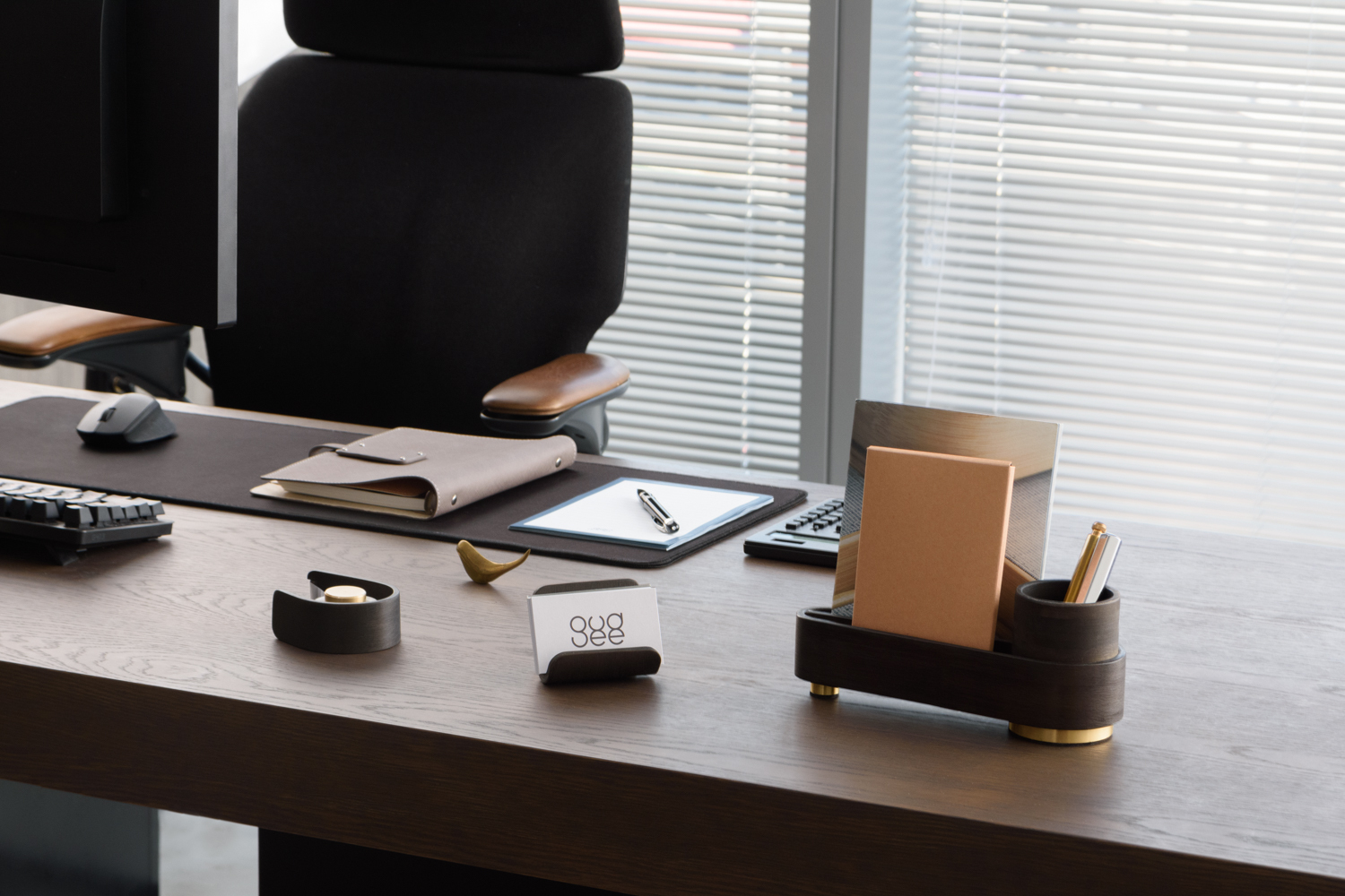 高級質感的辦公桌佈置