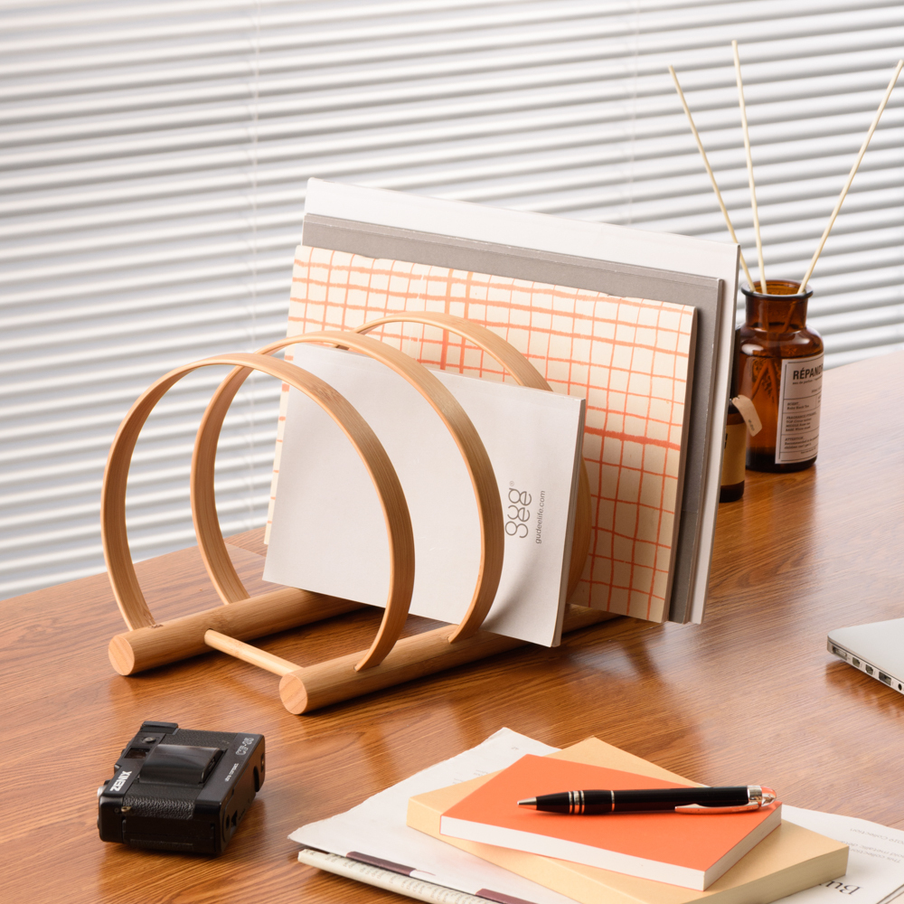 Spiro 雜誌書架將螺旋的造形應用在書架上,整體實用又美觀