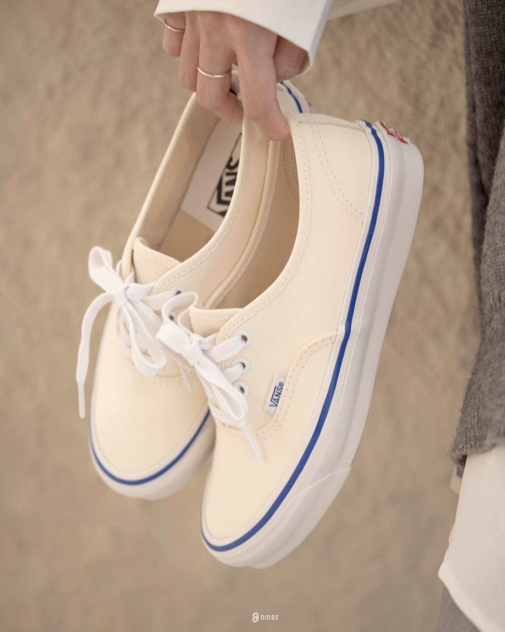 vans authentic lx white