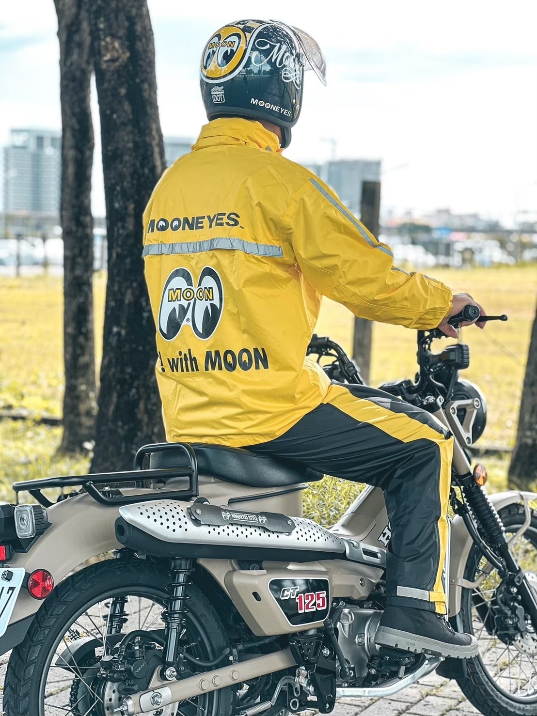 MOONEYES 兩件式 騎士 雨衣 黃色